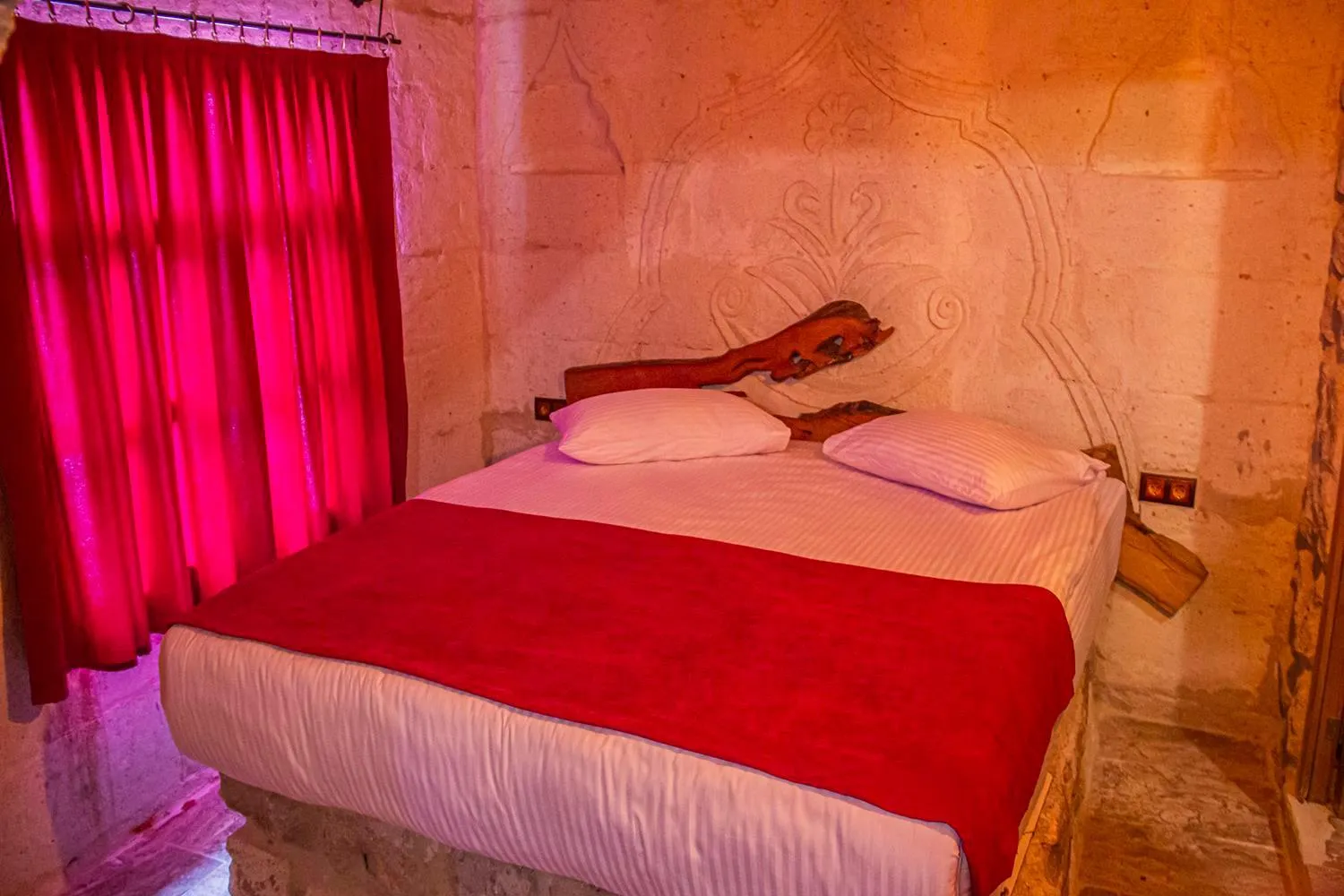 Bed in Junior Ottoman Cave