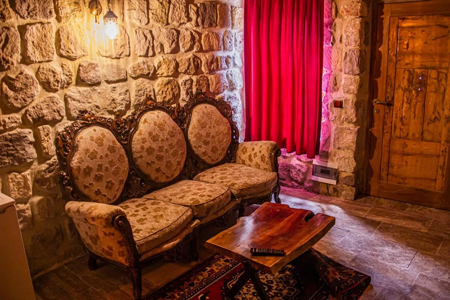 Seating area in Junior Ottoman Cave