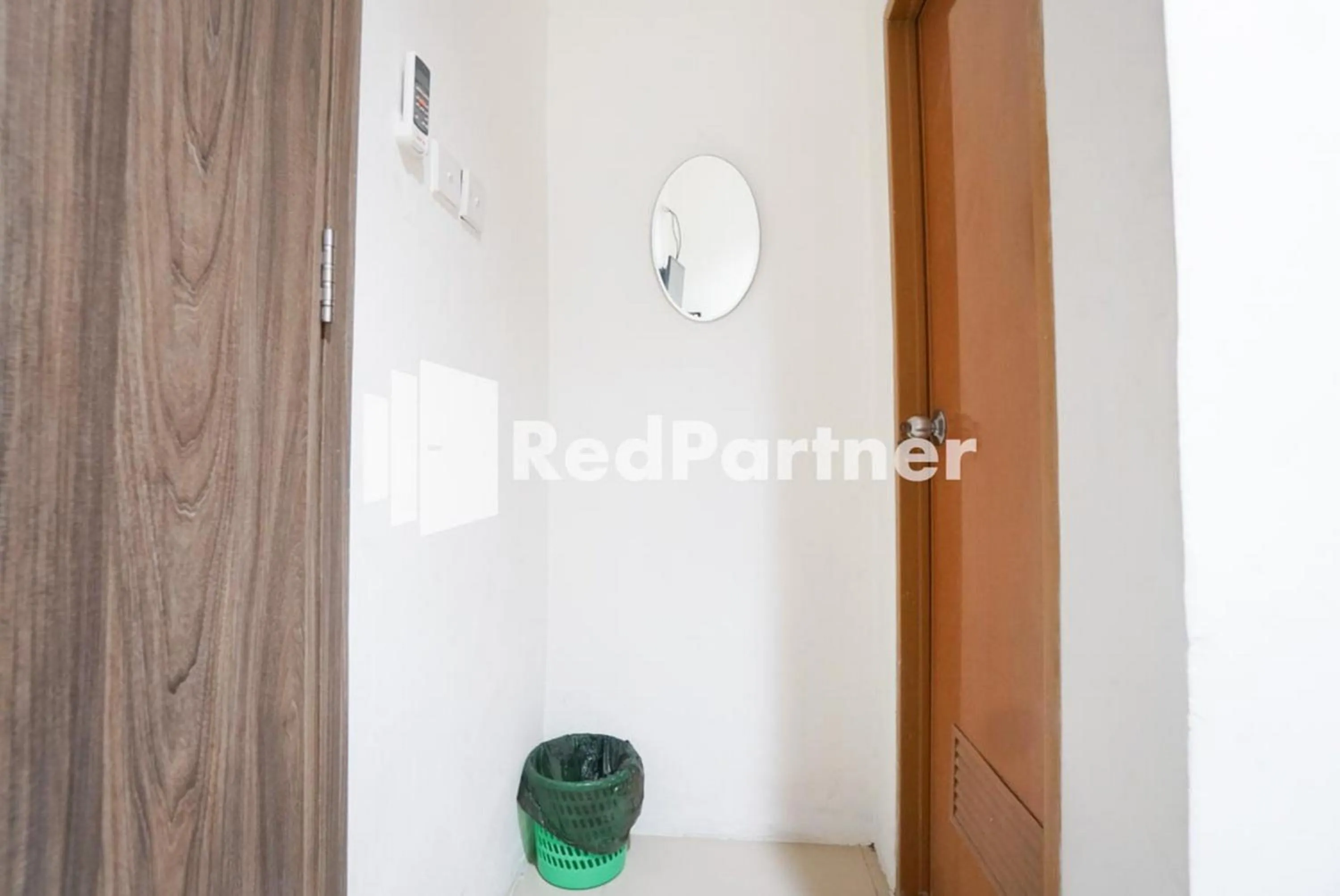 Bathroom in Eascot Hotel Mitra RedDoorz