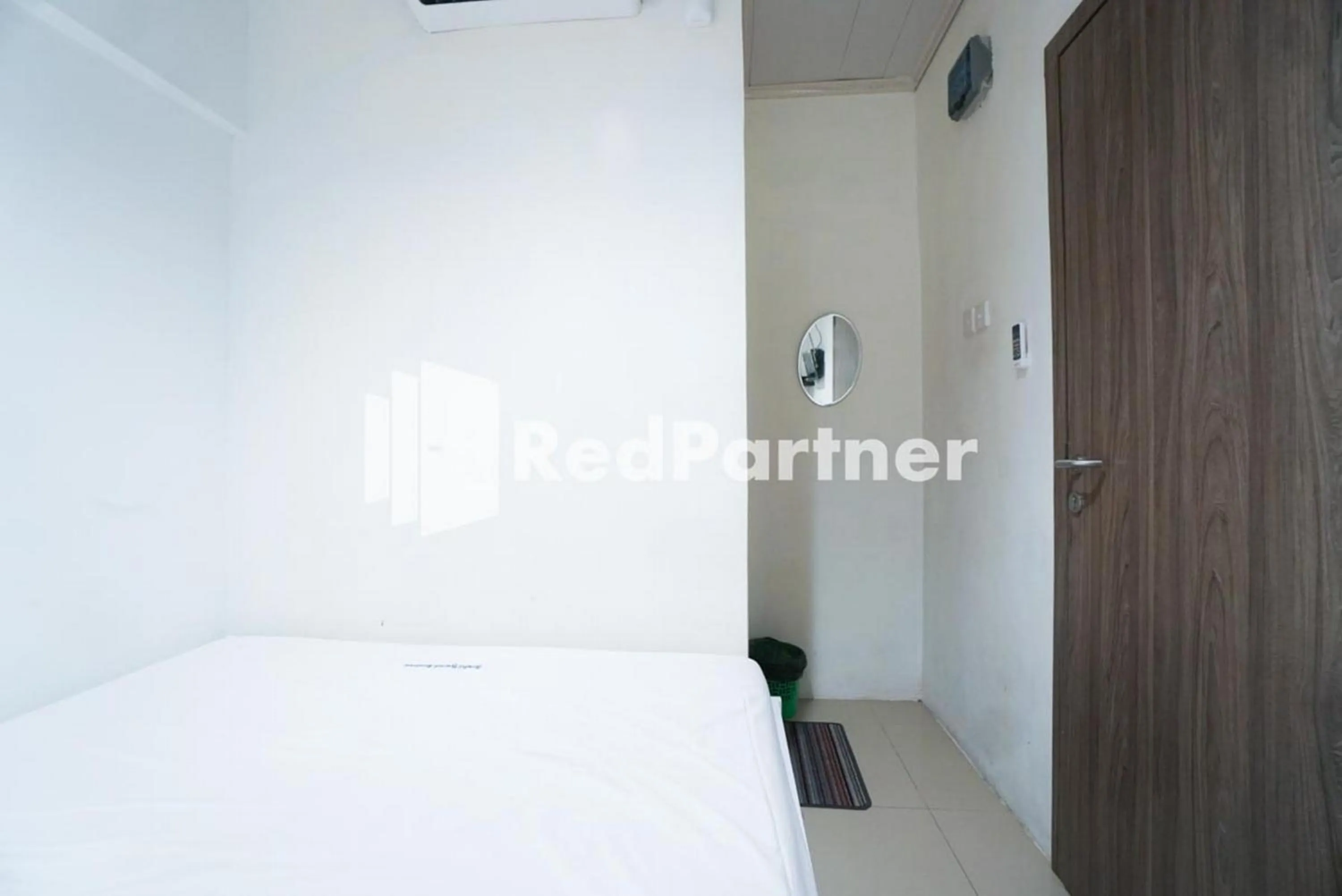 Bedroom, Bed in Eascot Hotel Mitra RedDoorz