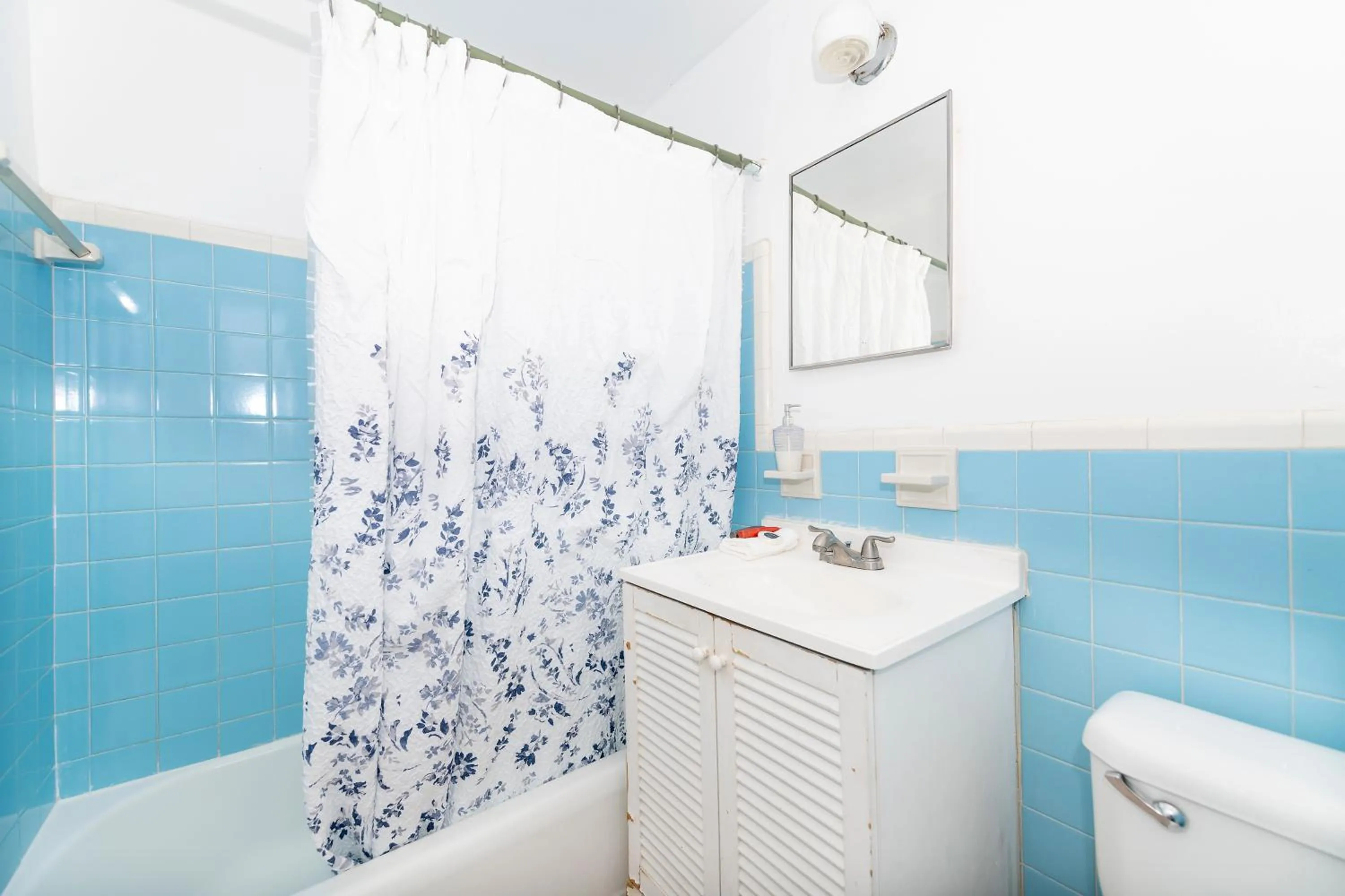 Tropic Isle Hotel & Apartment