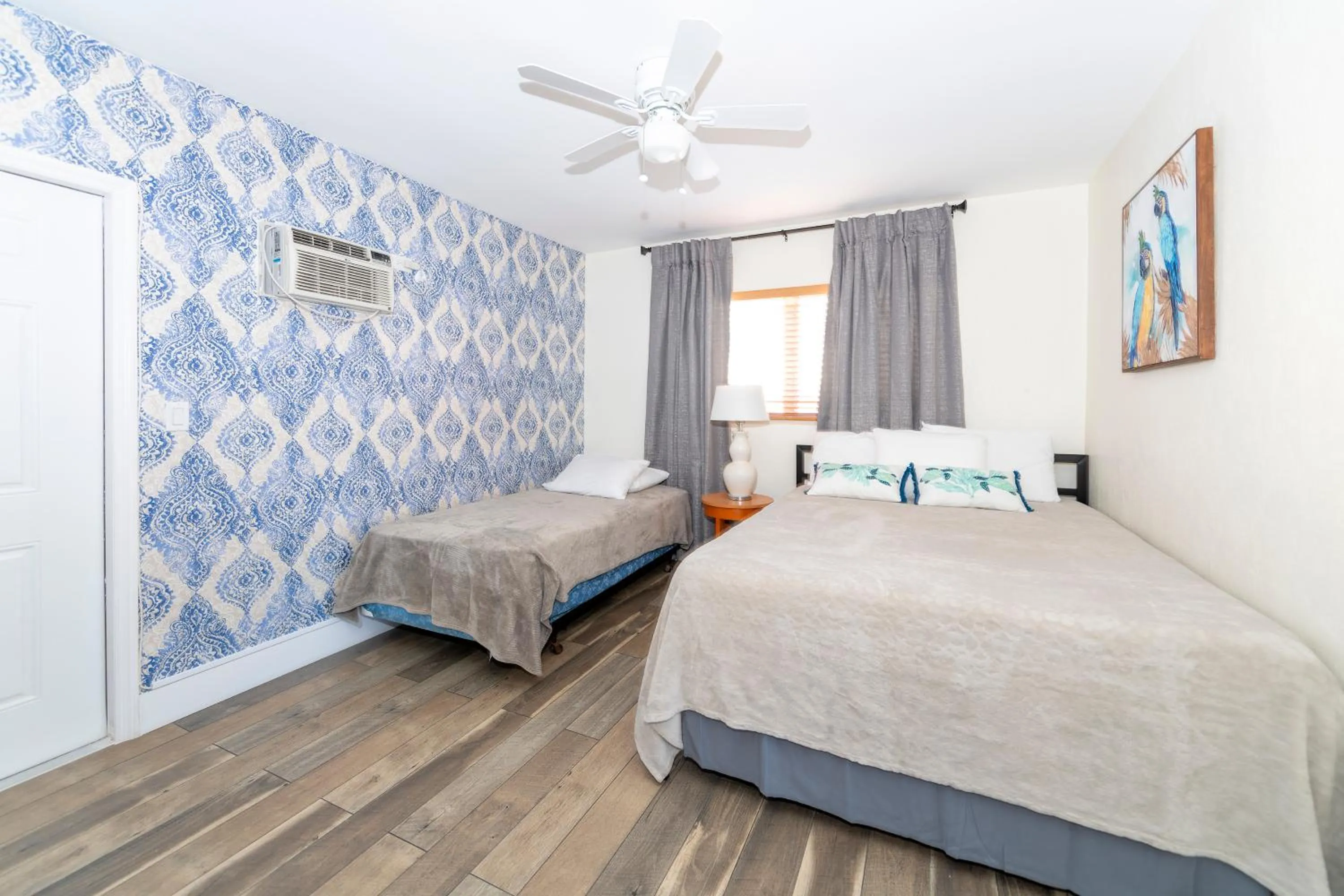 Bed in Tropic Isle Hotel & Apartment