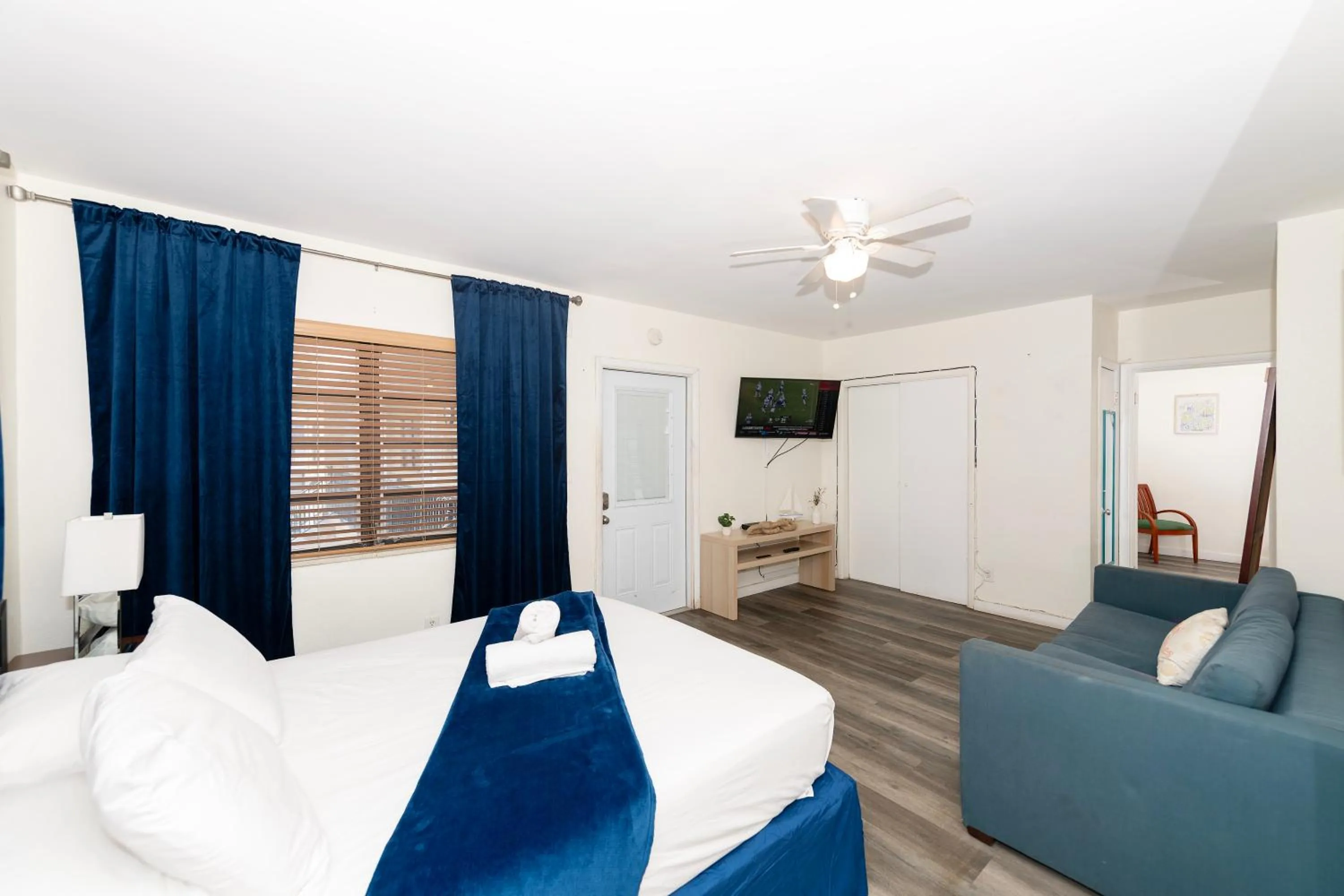 Bed in Tropic Isle Hotel & Apartment