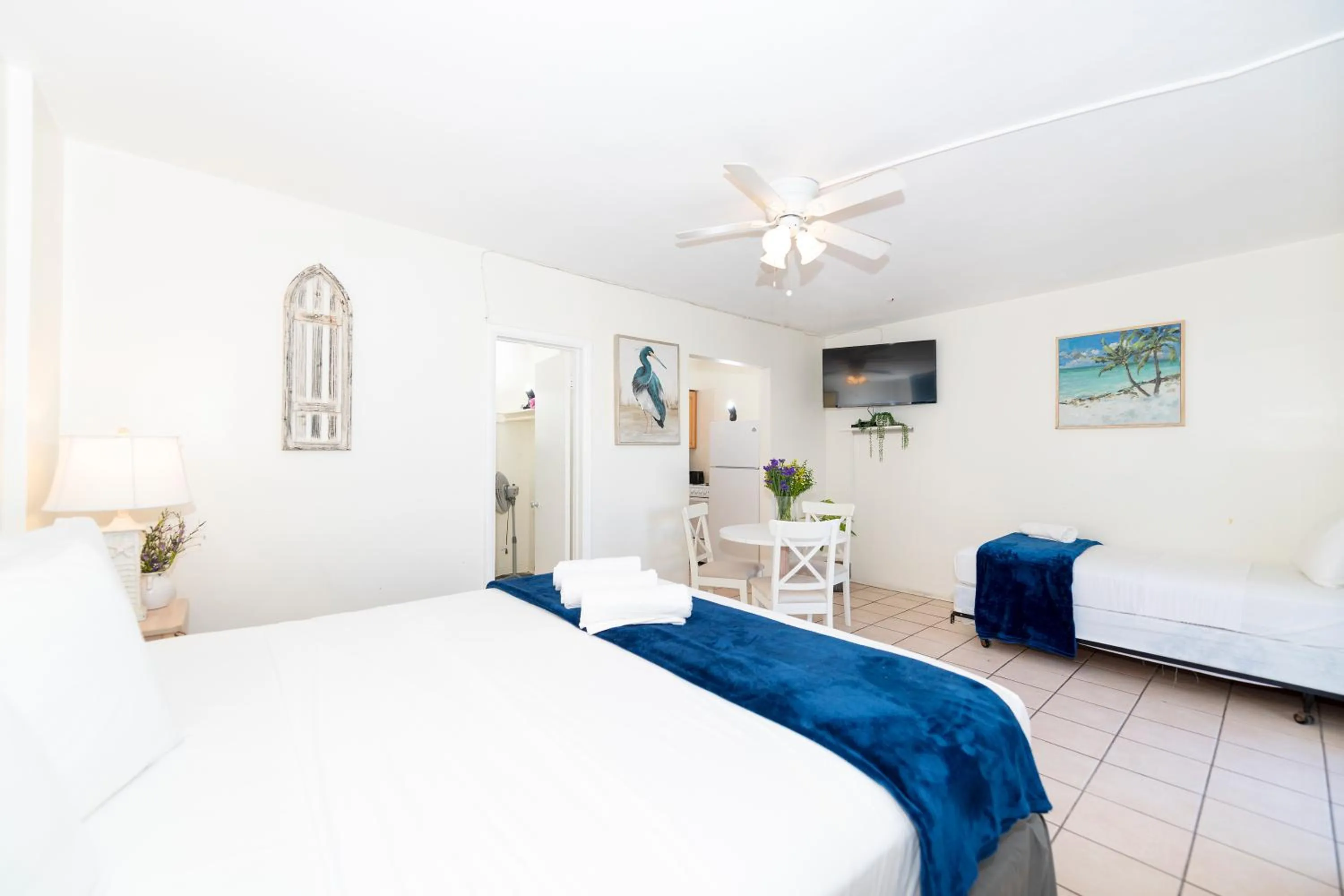 Tropic Isle Hotel & Apartment