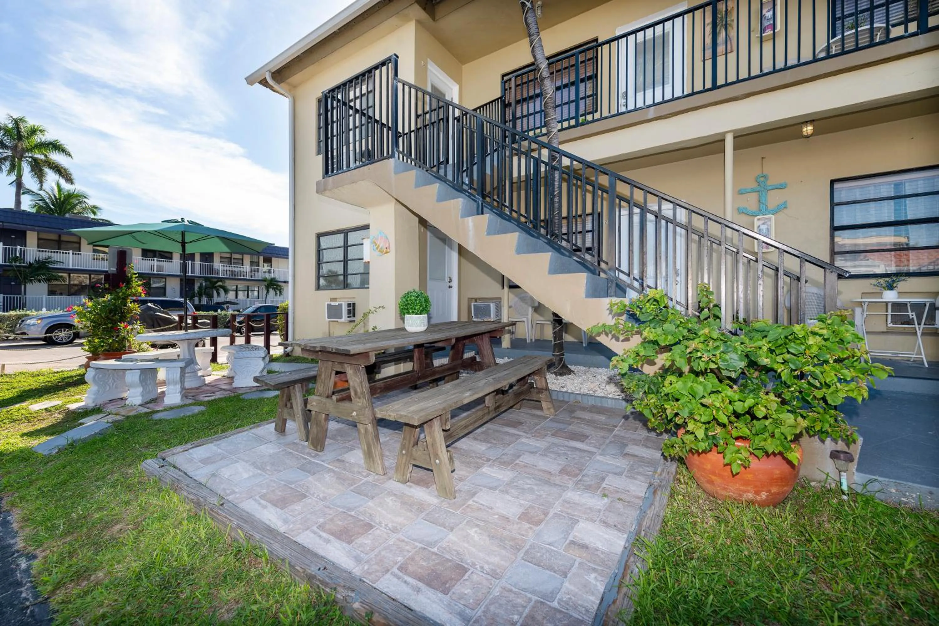 Tropic Isle Hotel & Apartment