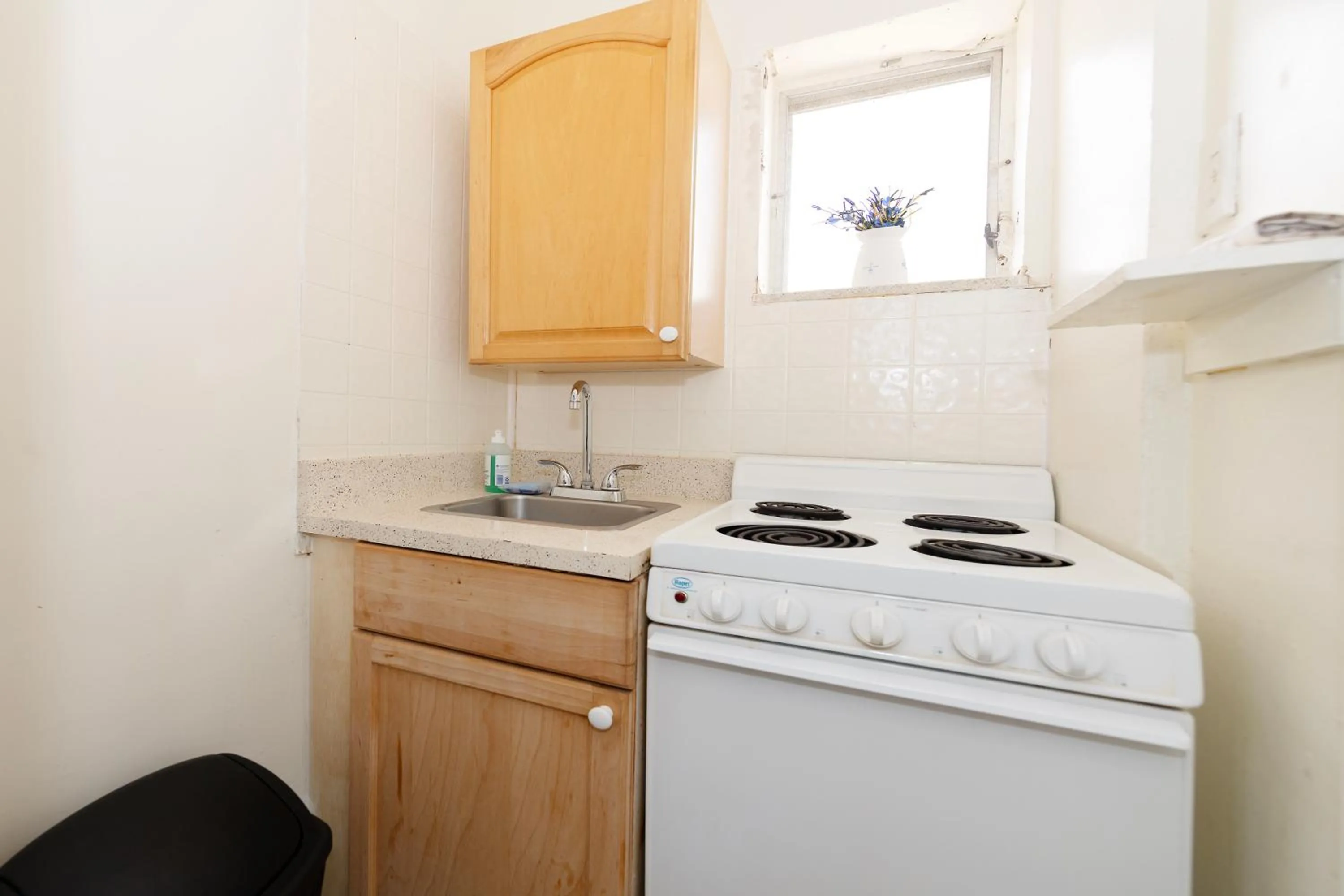 Tropic Isle Hotel & Apartment