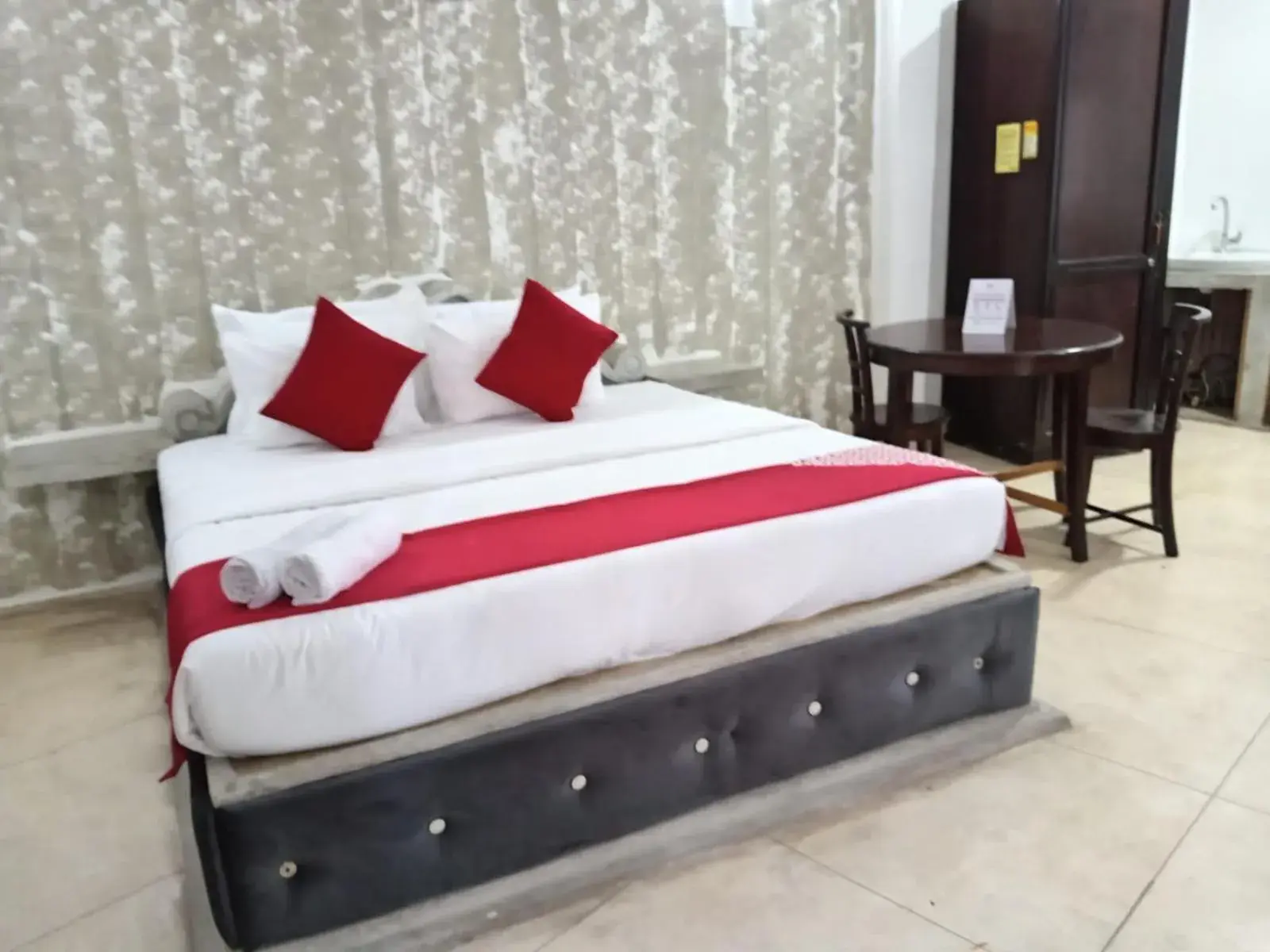 Triple Room with Balcony in Manidi Villa Triple Room with Balcony in Manidi Villa
