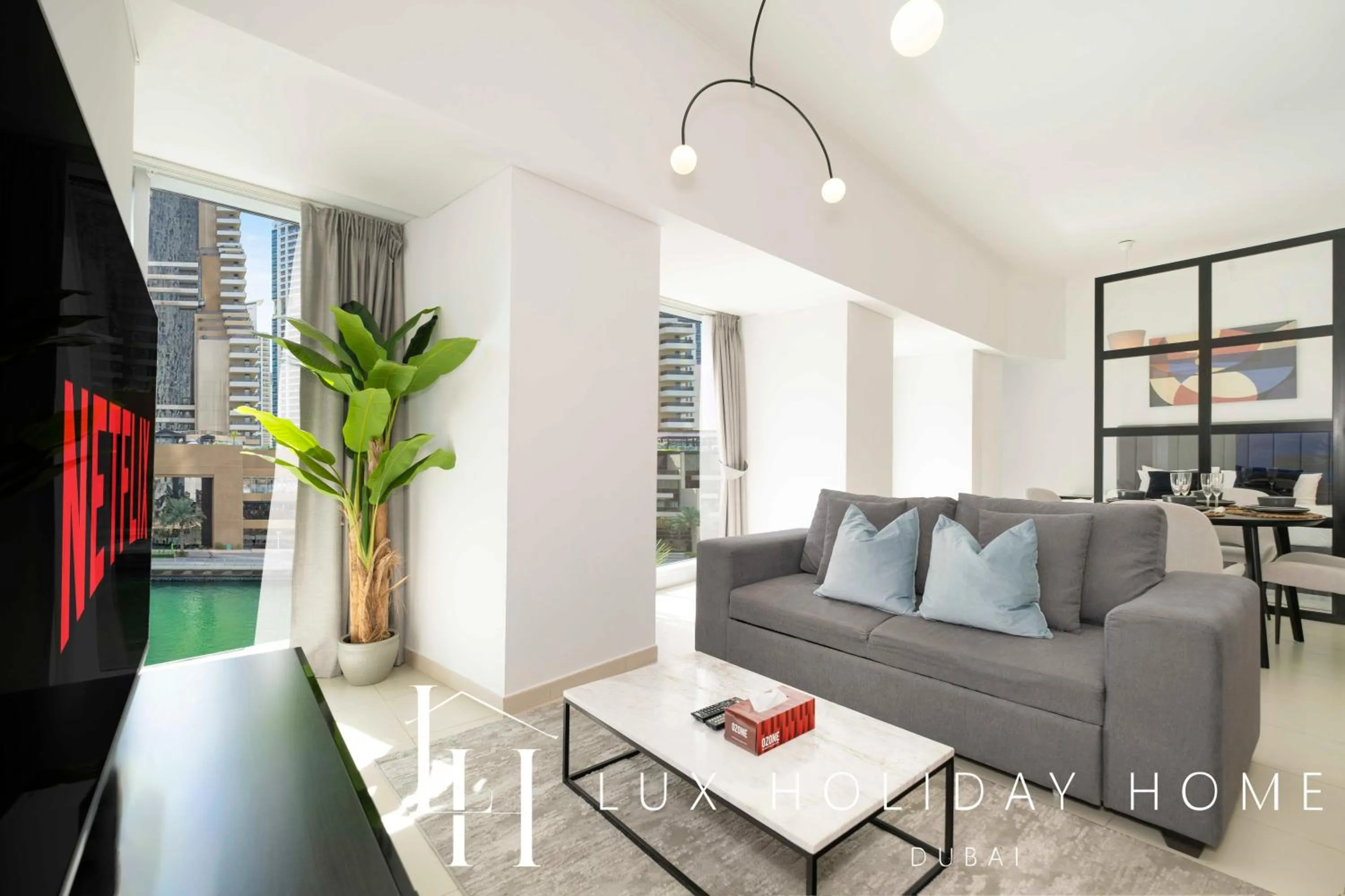 TV and multimedia in LUX The Cayan Superior Suite 2, Dubai Marina