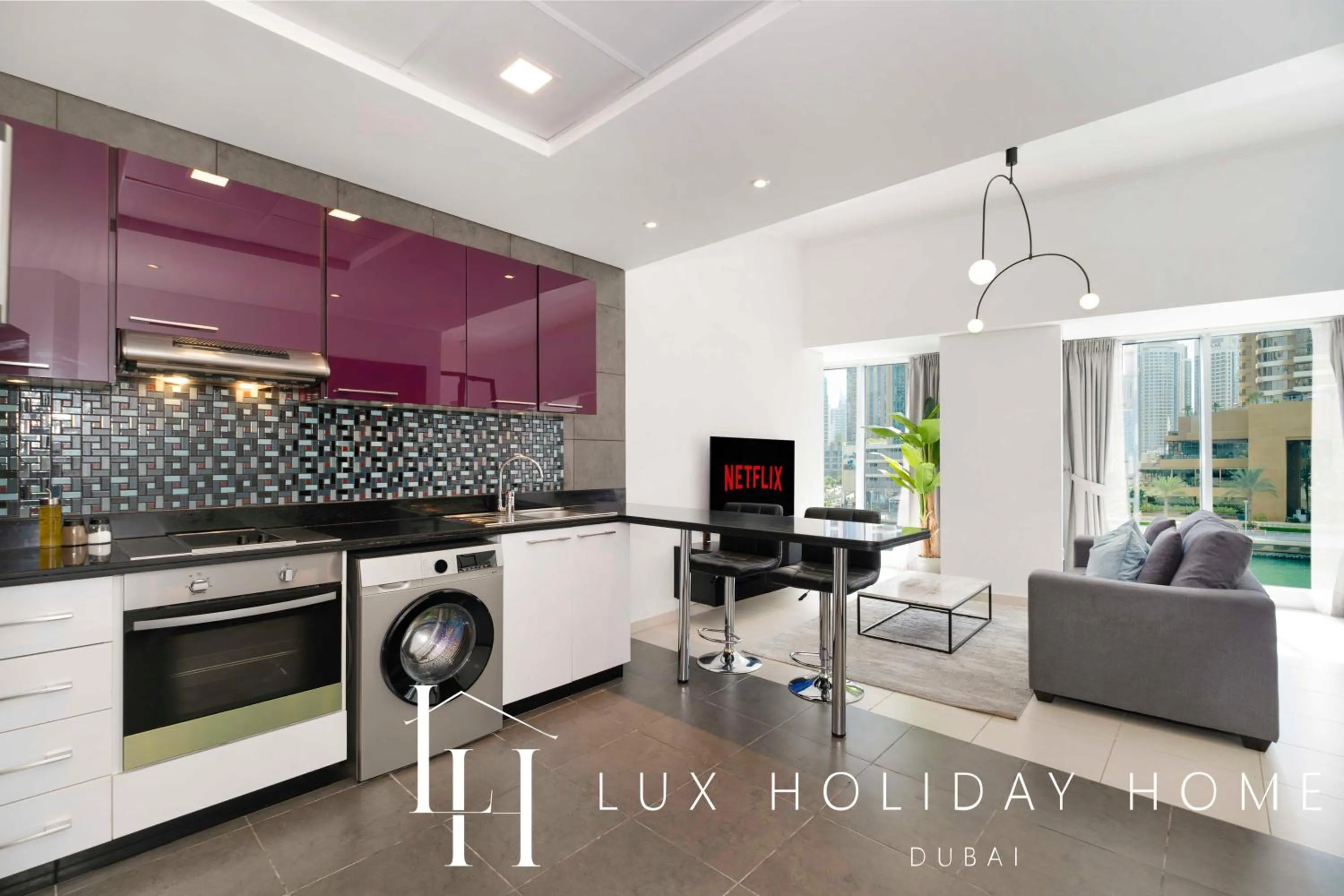 Kitchen or kitchenette in LUX The Cayan Superior Suite 2, Dubai Marina