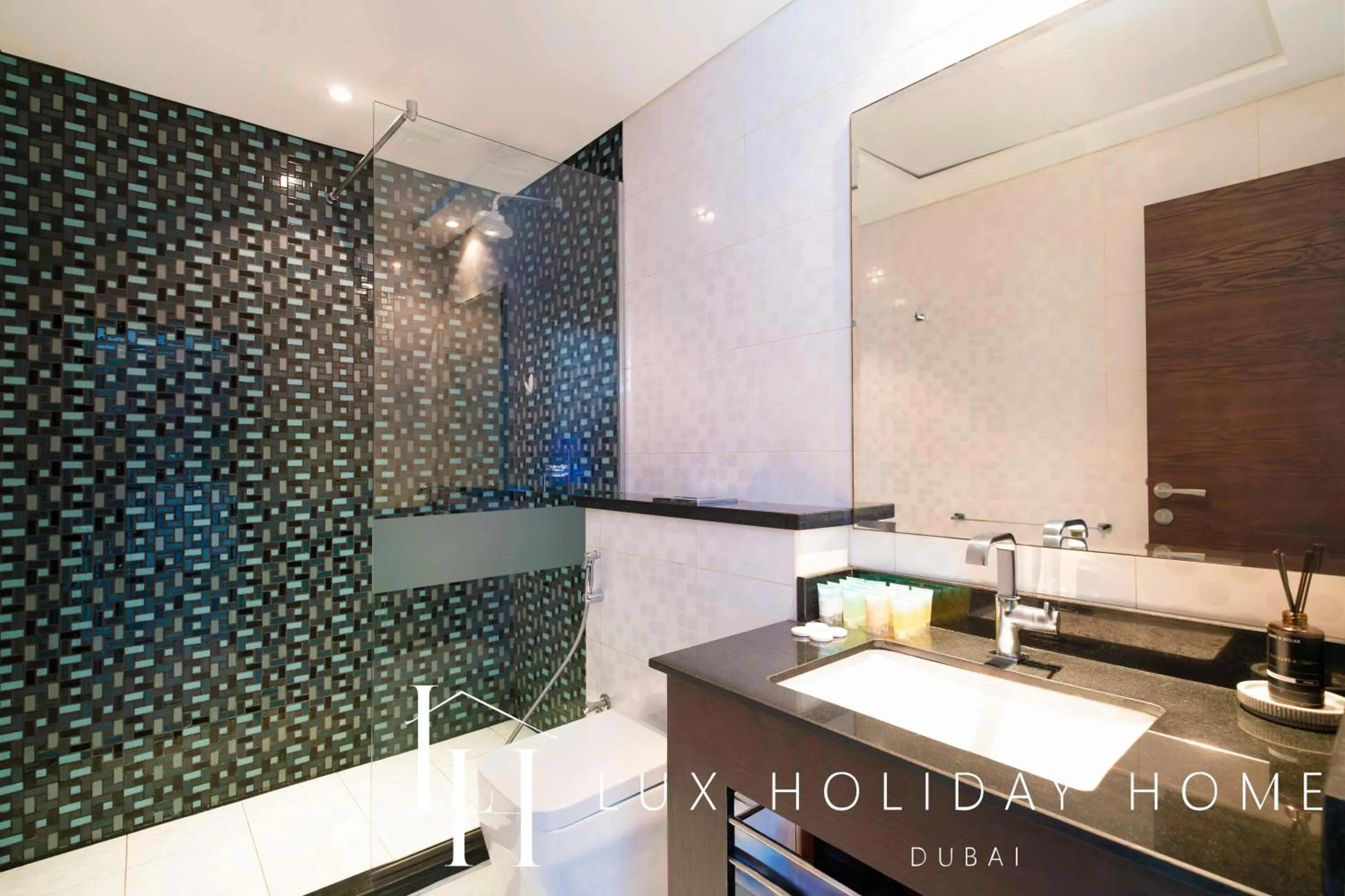 Bathroom in LUX The Cayan Superior Suite 2, Dubai Marina