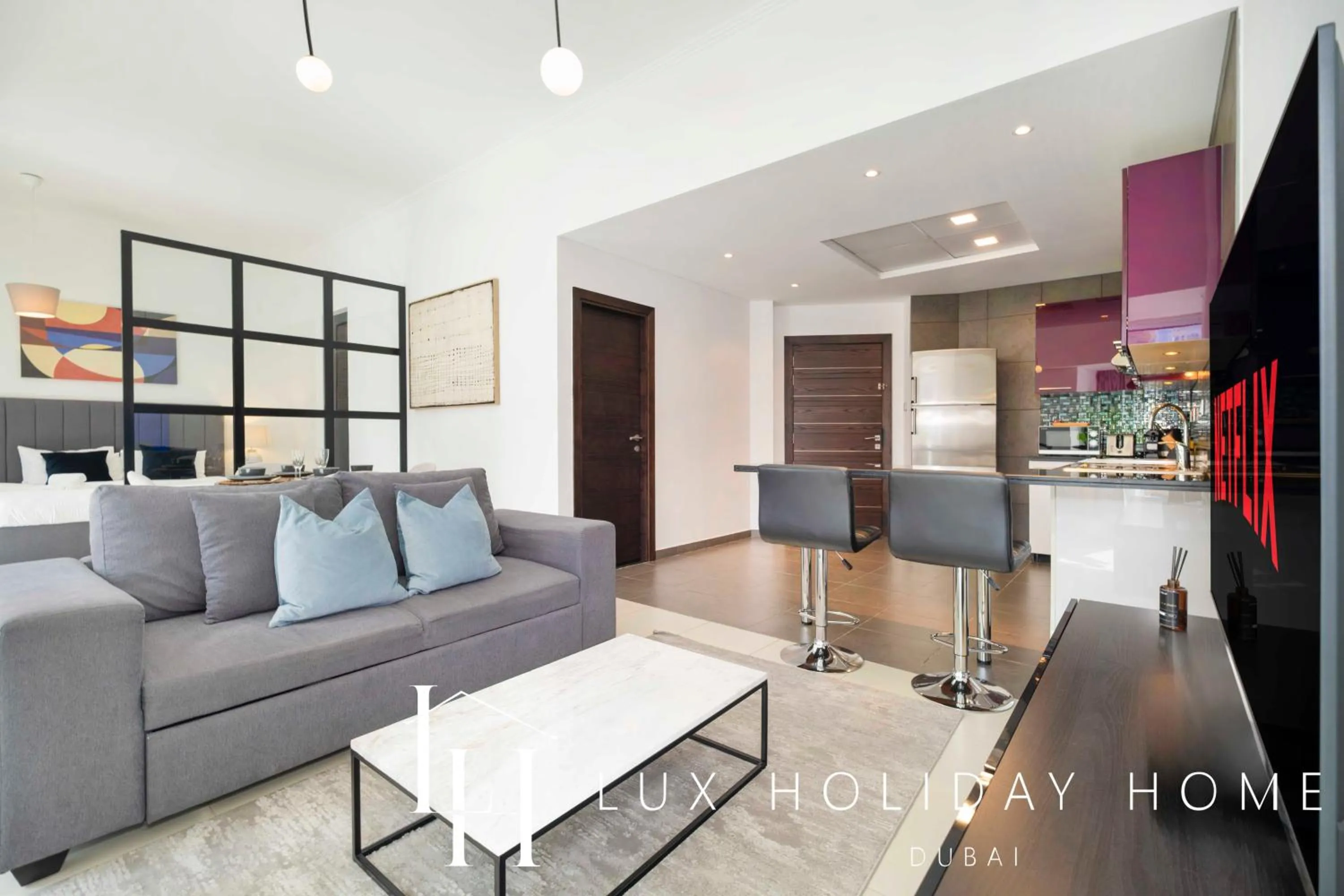 Living room in LUX The Cayan Superior Suite 2, Dubai Marina