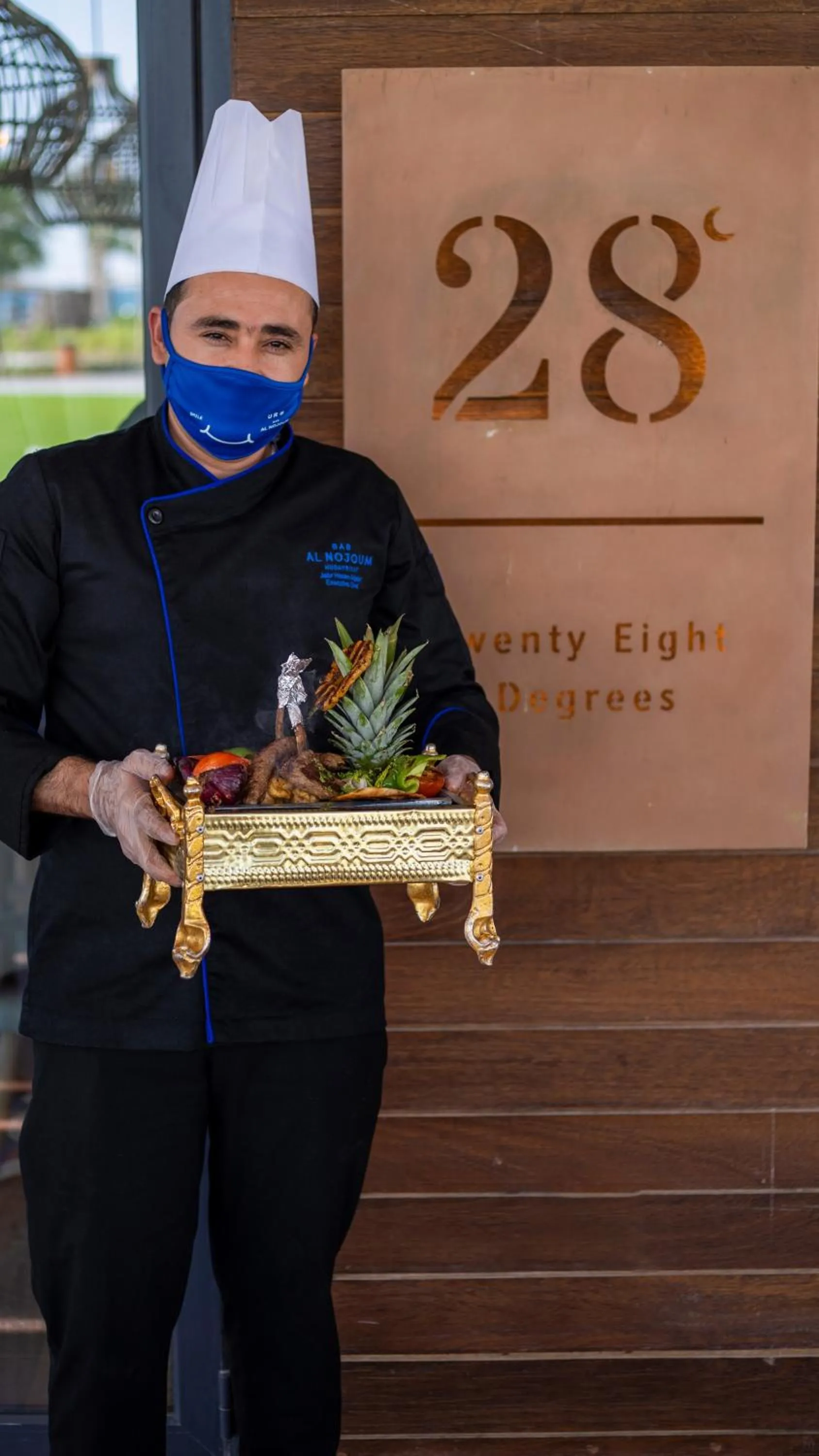 Staff in Bab Al Nojoum Hudayriyat Camp