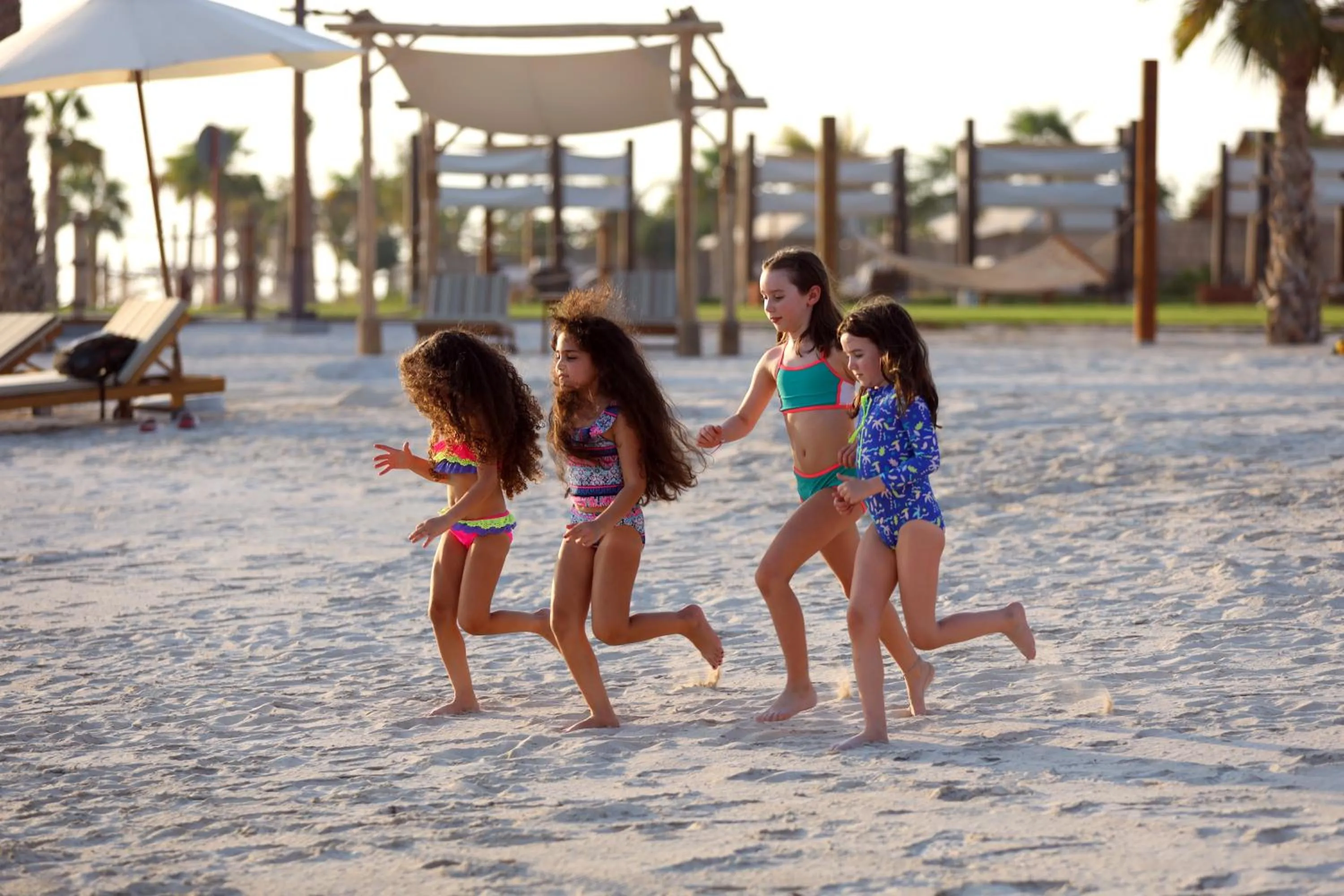 People in Bab Al Nojoum Hudayriyat Camp