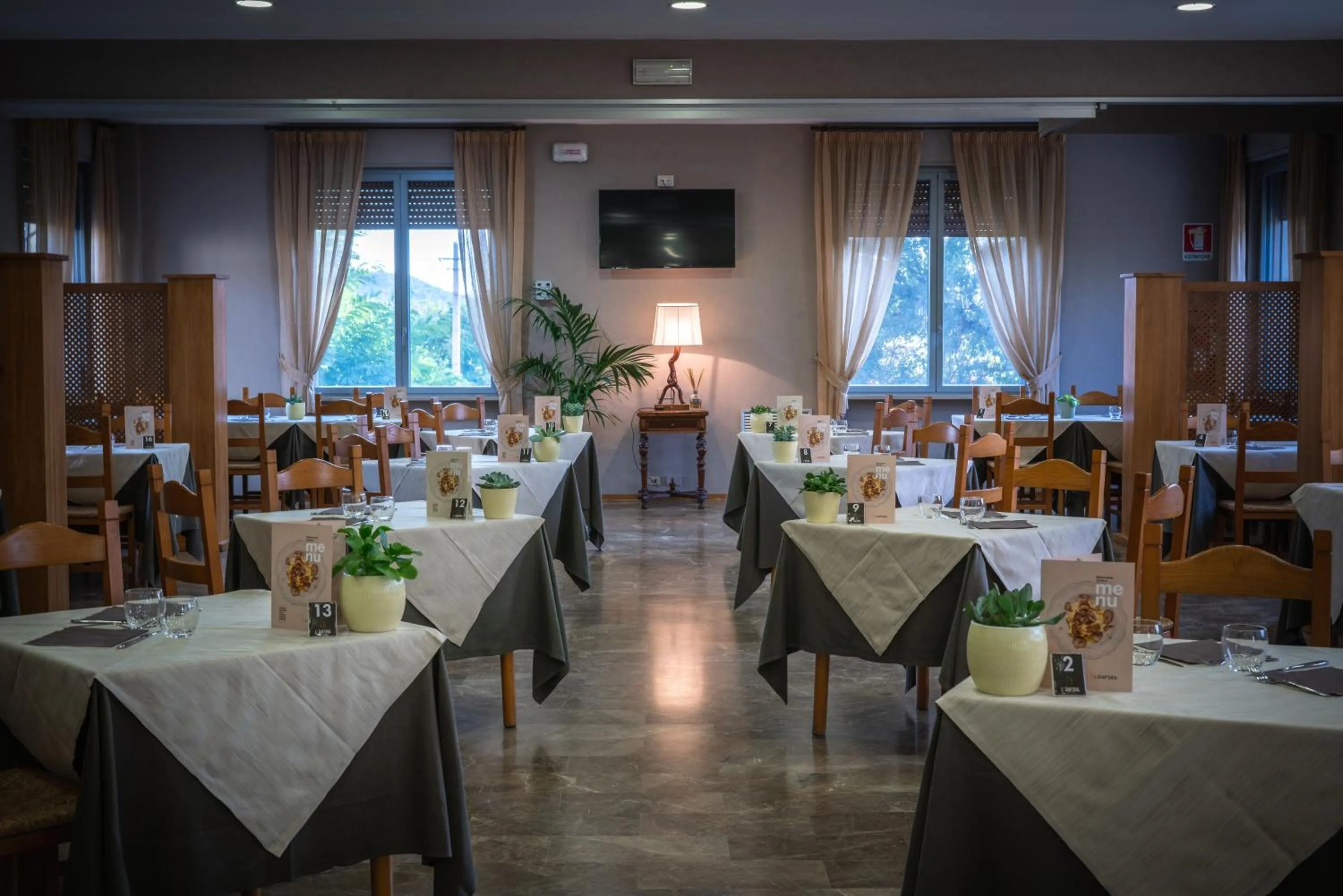 Restaurant/places to eat in L'Anfora