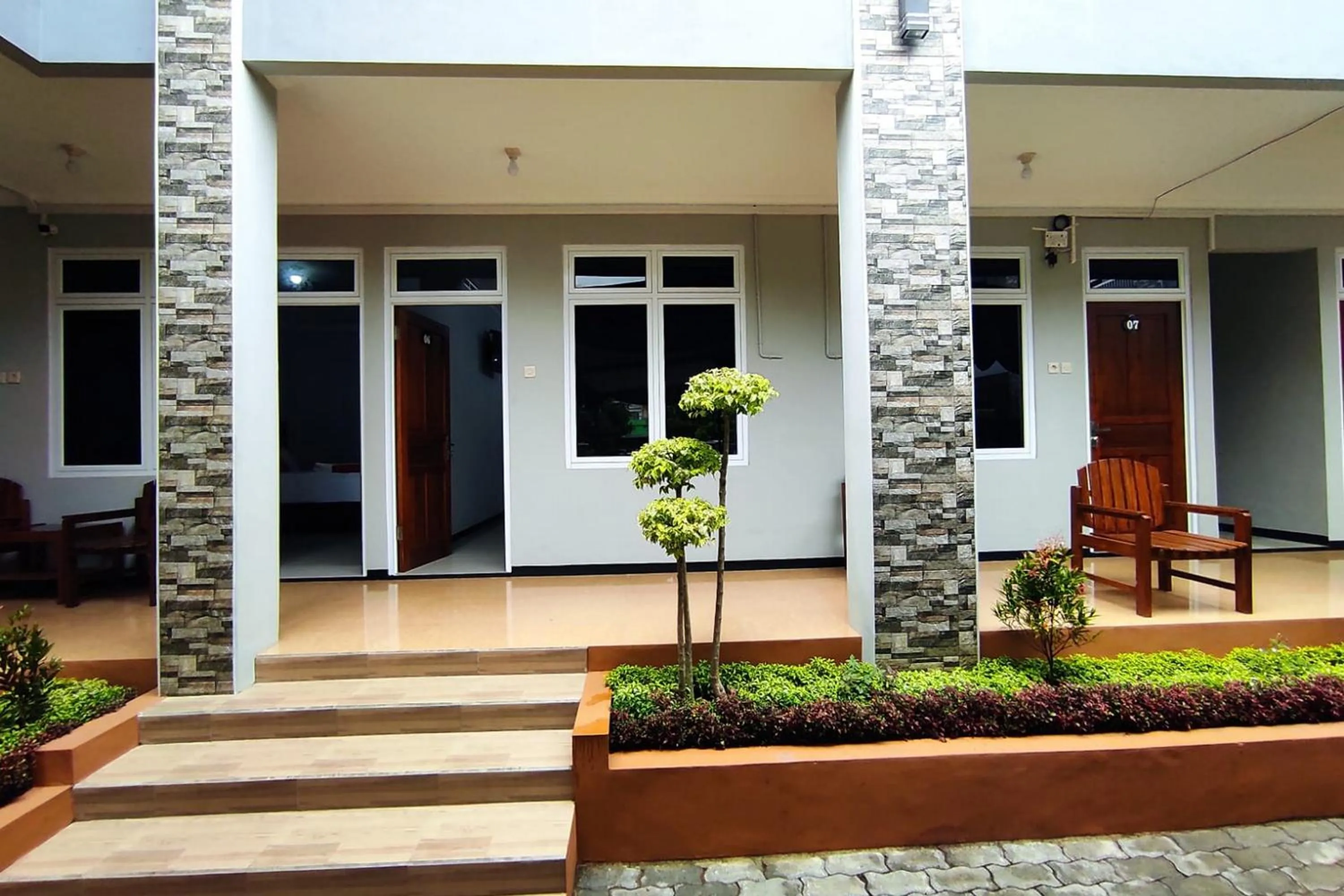 Property building in RedDoorz Syariah near Alun Alun Purwokerto 2
