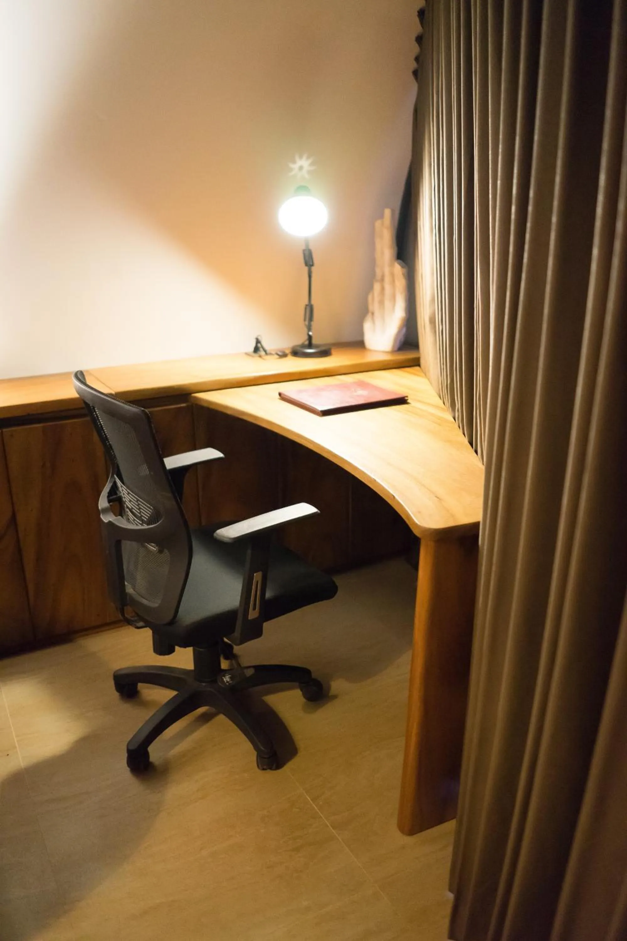 hair dresser in Lucca Resort & Residence