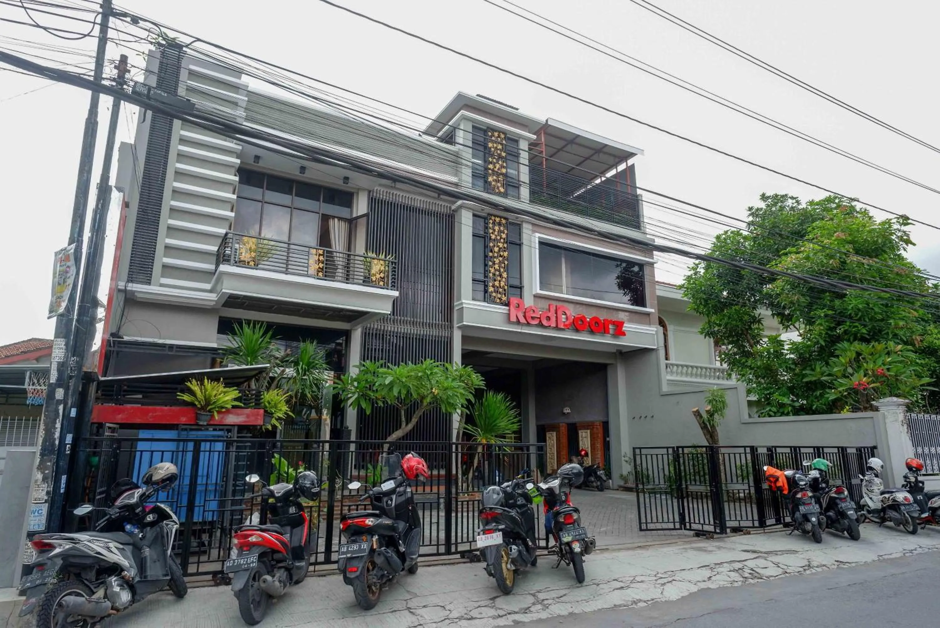 Property building in RedDoorz Plus near Amplaz Yogyakarta
