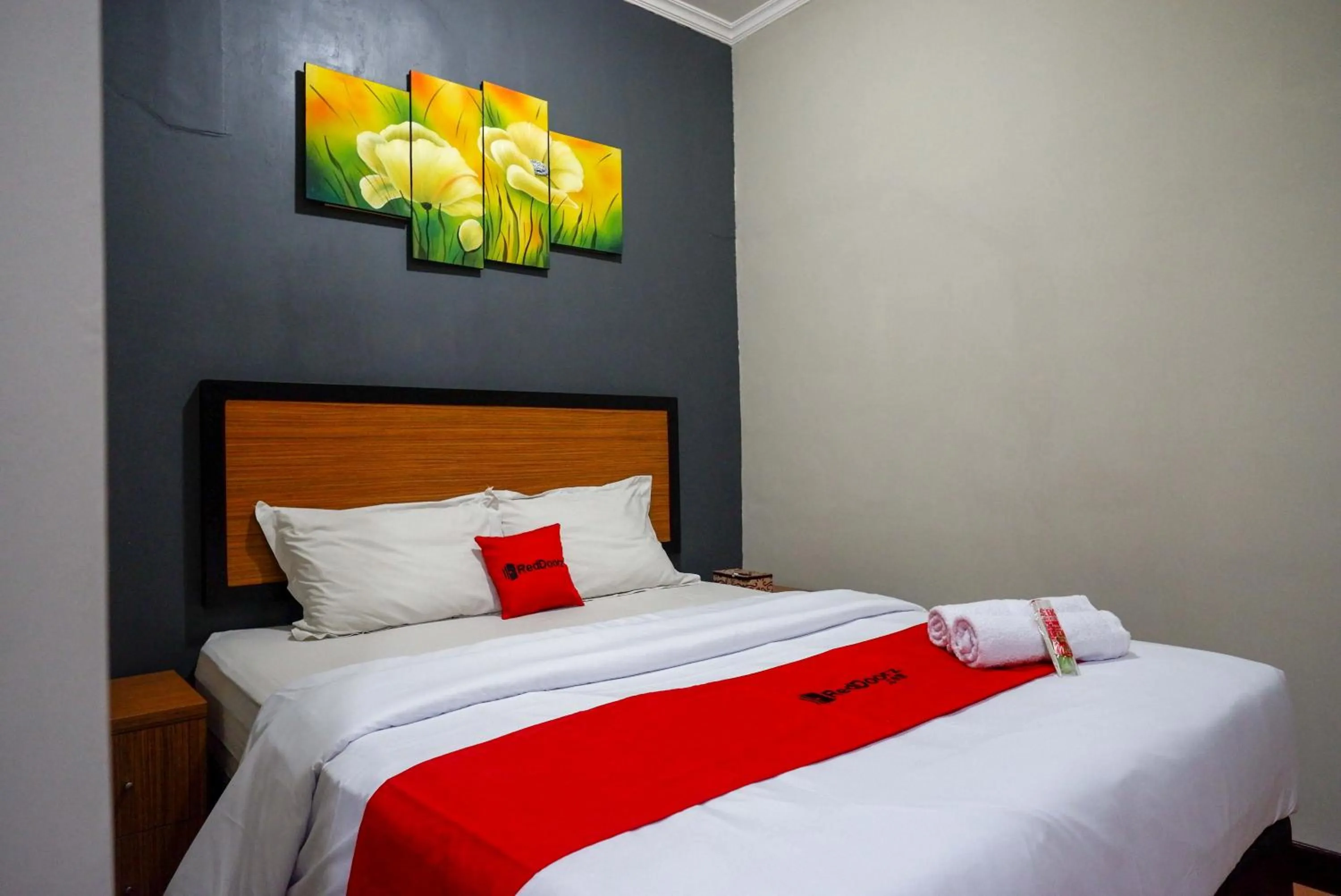 Bed in RedDoorz Plus near Amplaz Yogyakarta