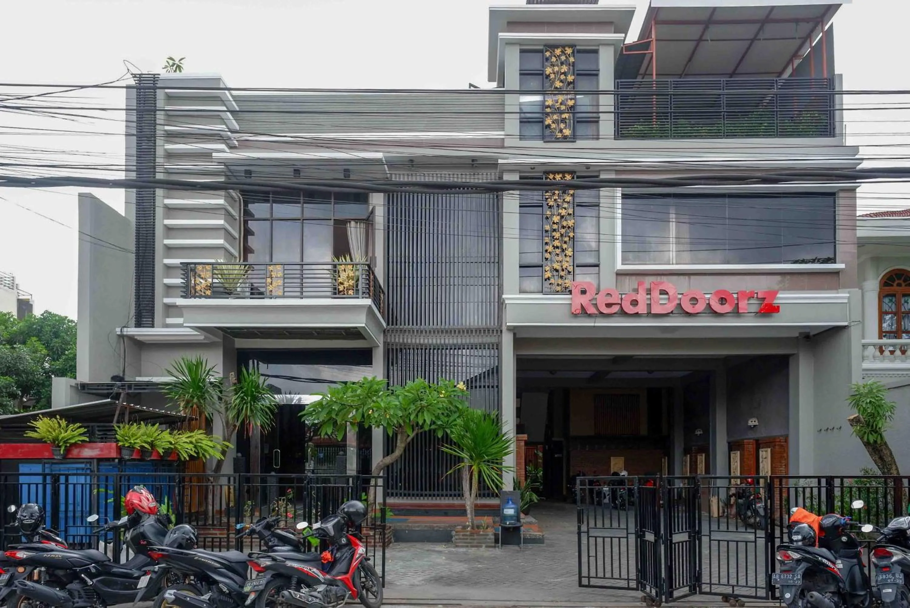 Property building in RedDoorz Plus near Amplaz Yogyakarta