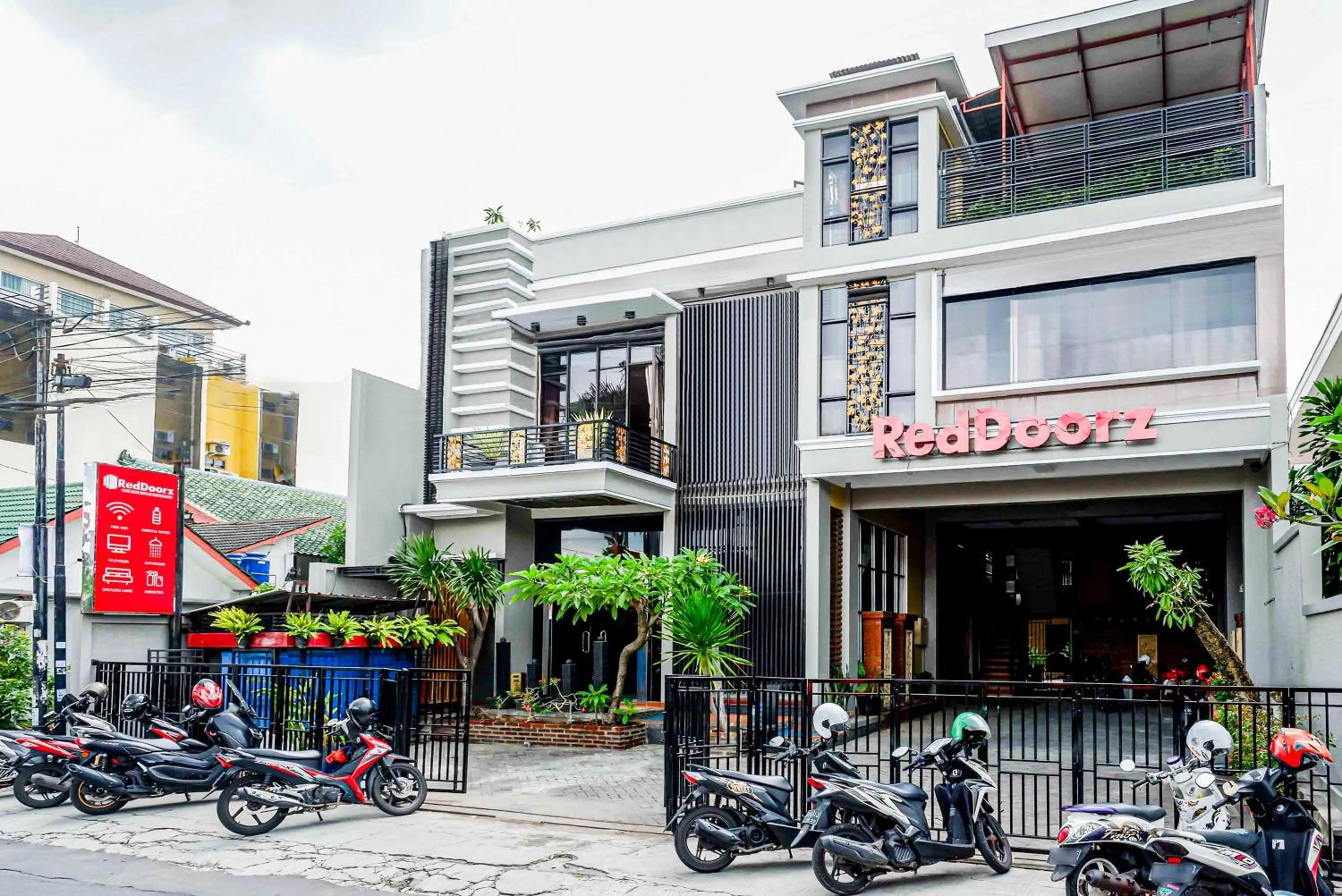 Facade/entrance in RedDoorz Plus near Amplaz Yogyakarta