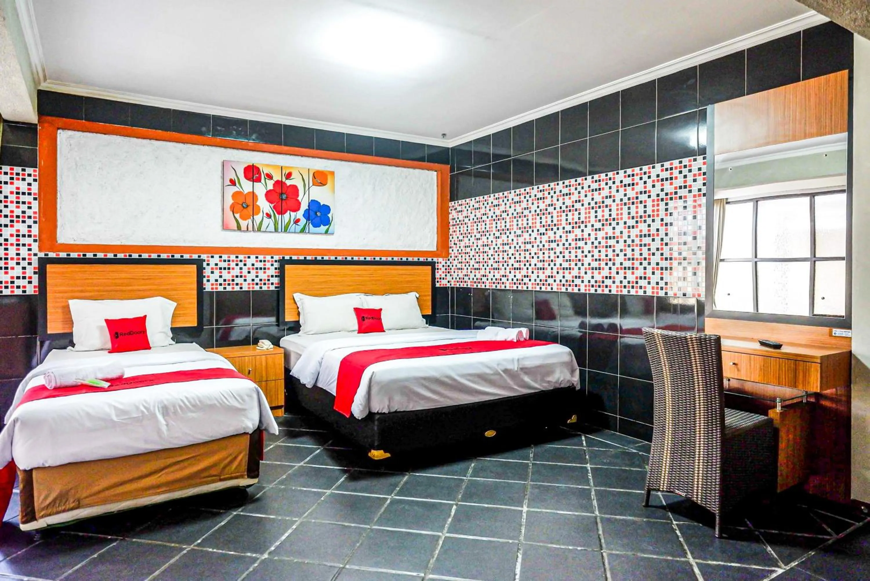 Bedroom, Bed in RedDoorz Plus near Amplaz Yogyakarta