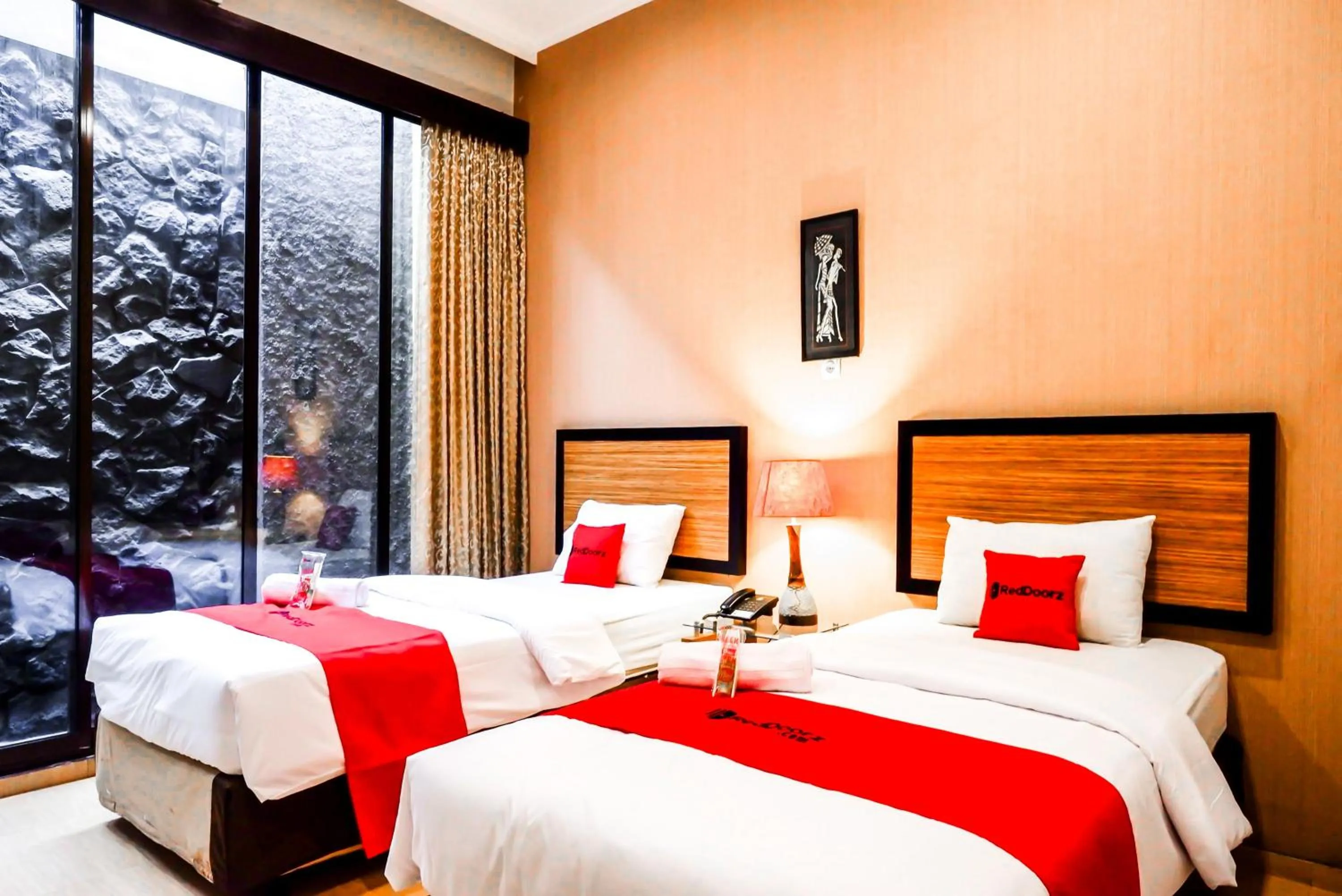 Bedroom, Bed in RedDoorz Plus near Amplaz Yogyakarta