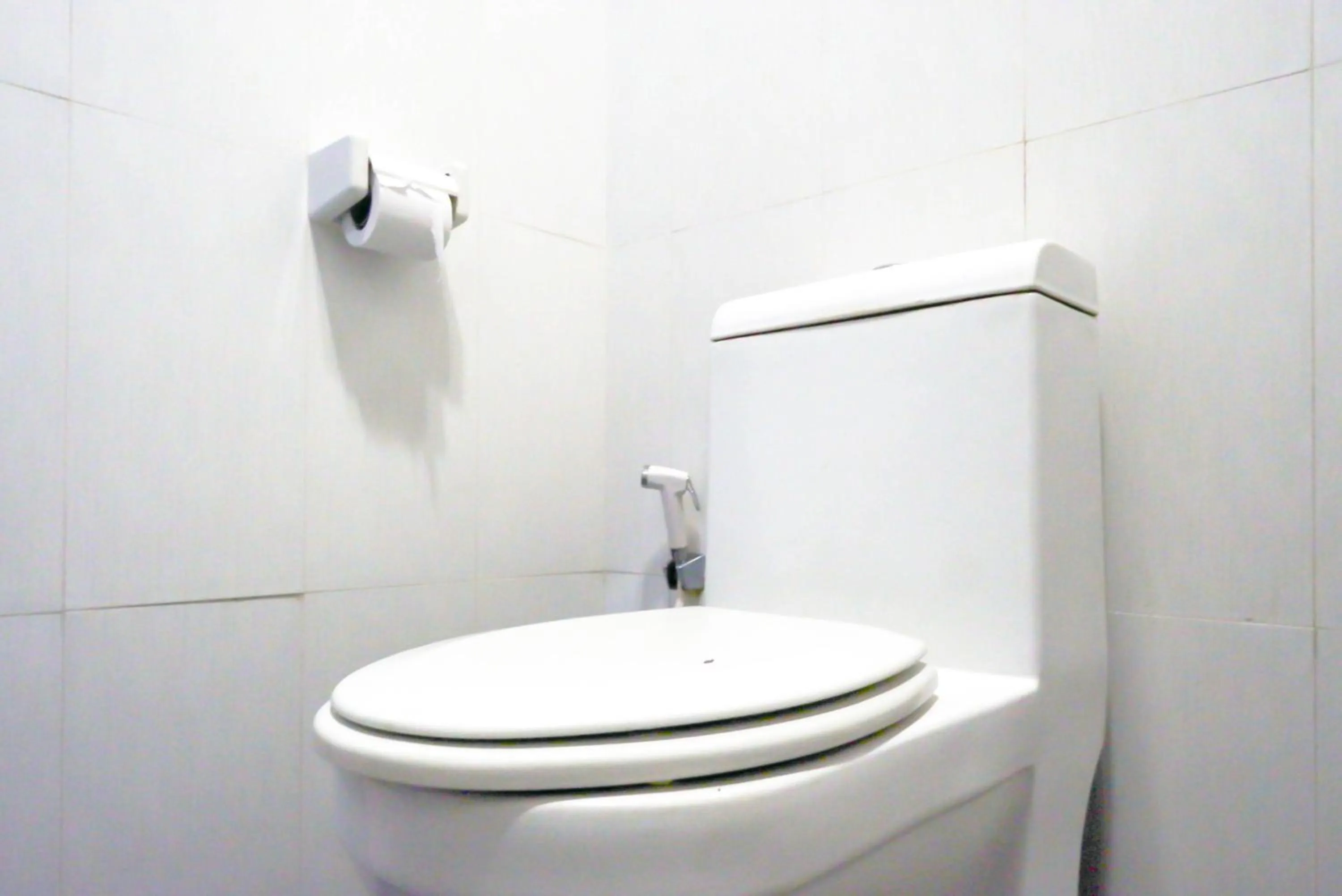Bathroom in RedDoorz Plus near Amplaz Yogyakarta