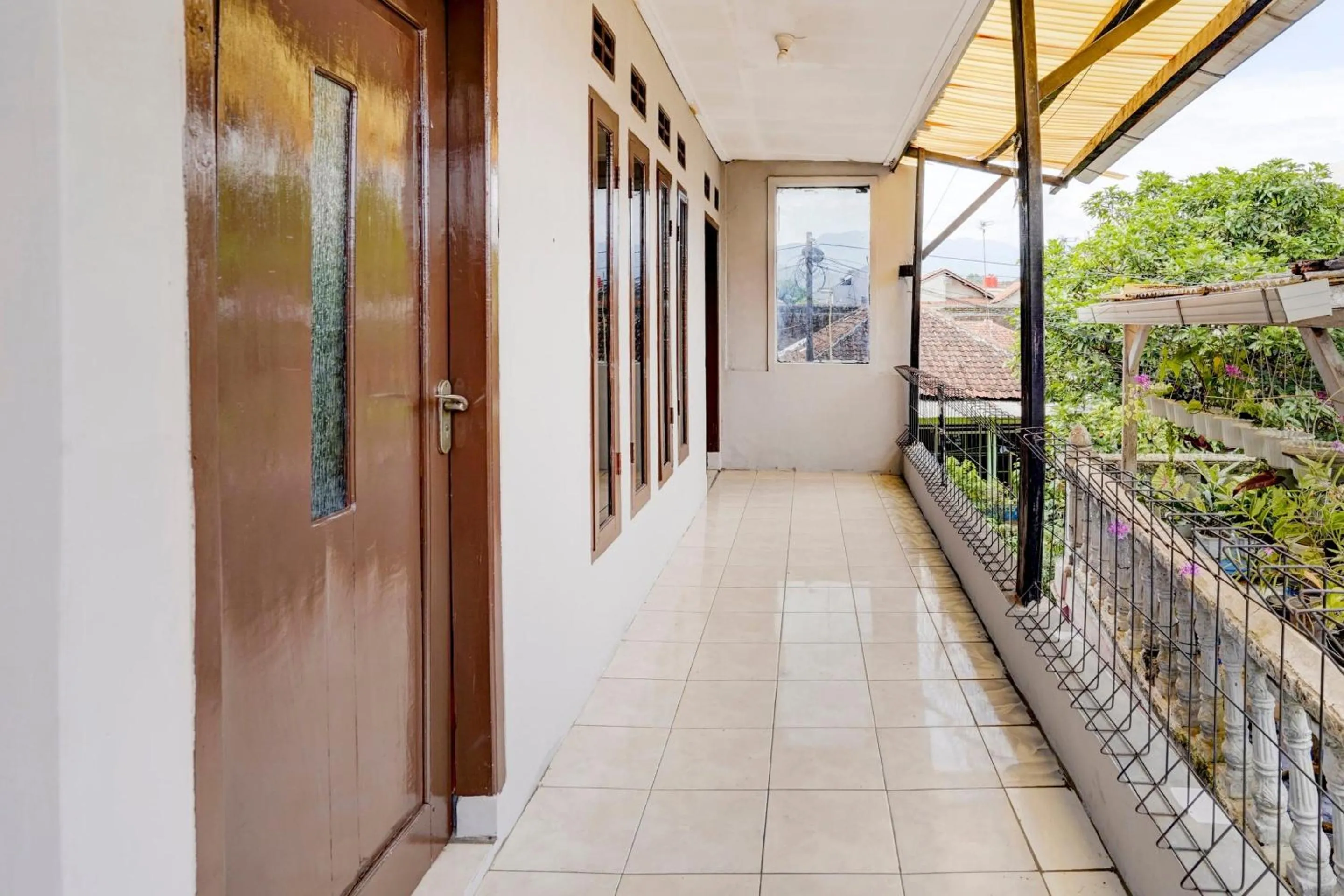 Lobby or reception in OYO Life 90701 Kost Syariah Deris