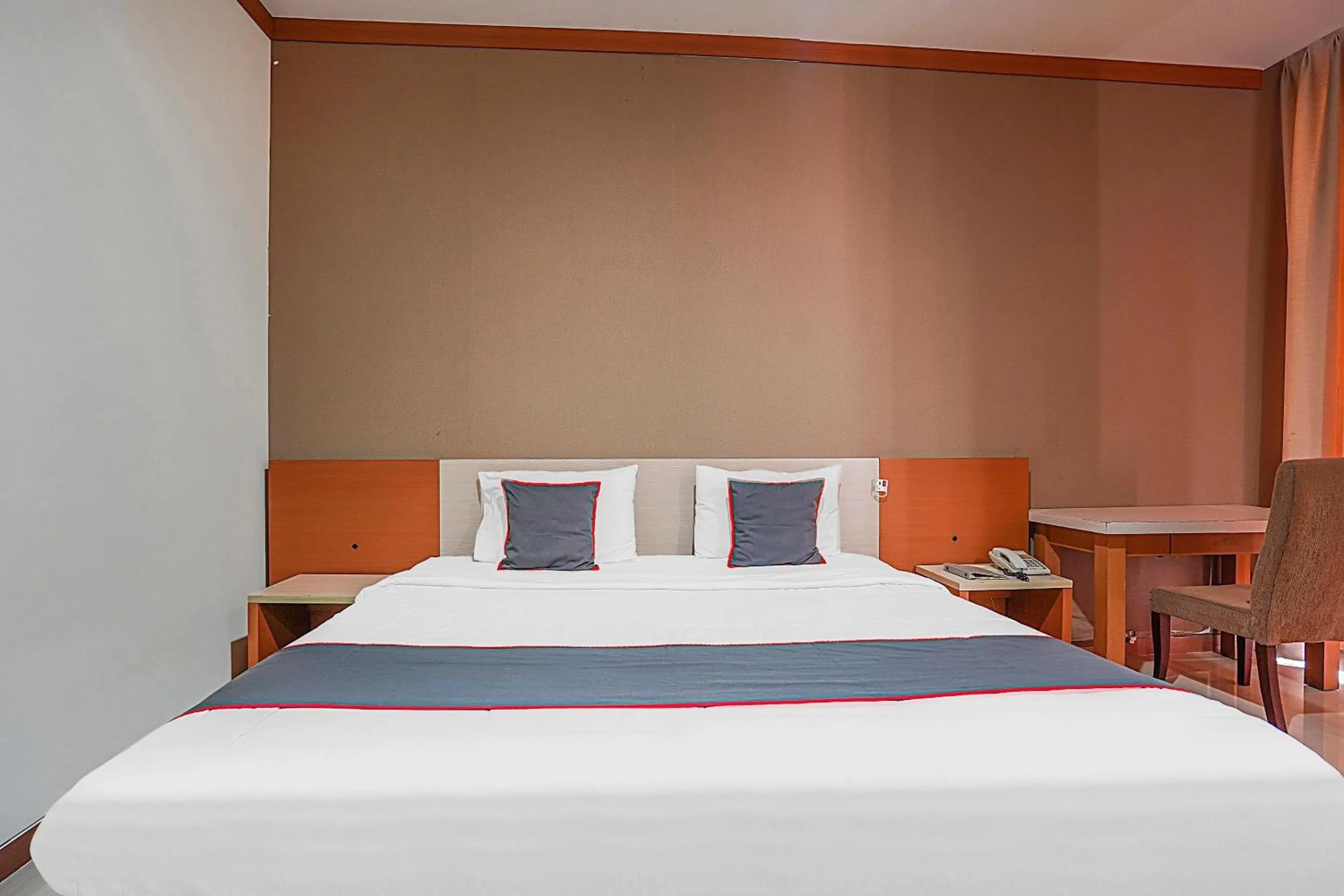 Bedroom, Bed in Collection O 90724 Hotel Sinar Sidoarjo