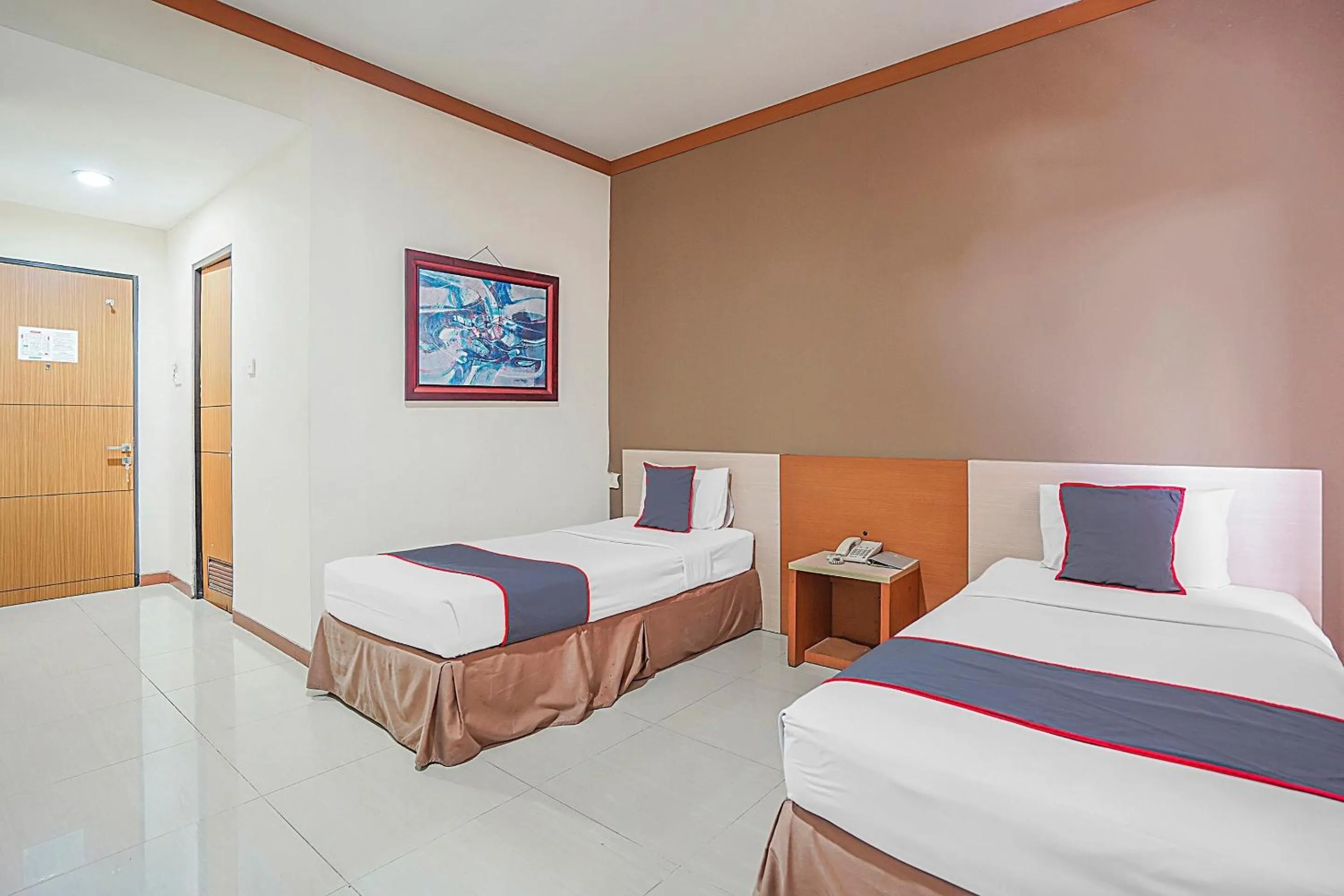 Bedroom, Bed in Collection O 90724 Hotel Sinar Sidoarjo