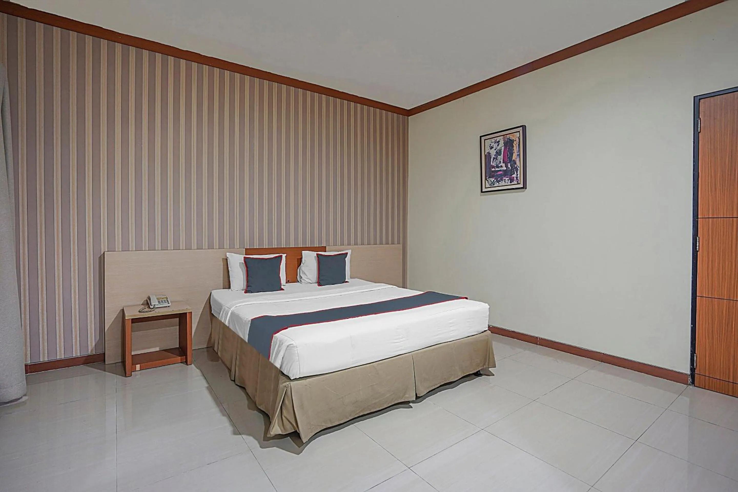 Bedroom, Bed in Collection O 90724 Hotel Sinar Sidoarjo