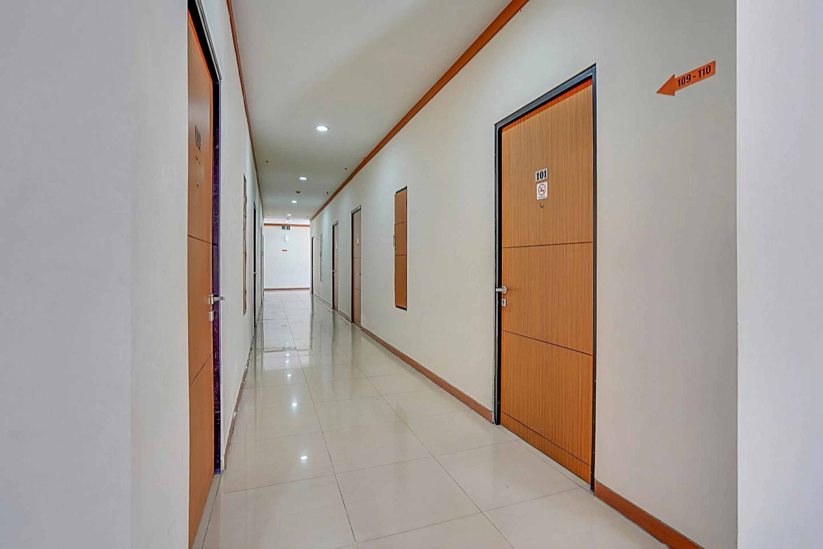 Lobby or reception in Collection O 90724 Hotel Sinar Sidoarjo