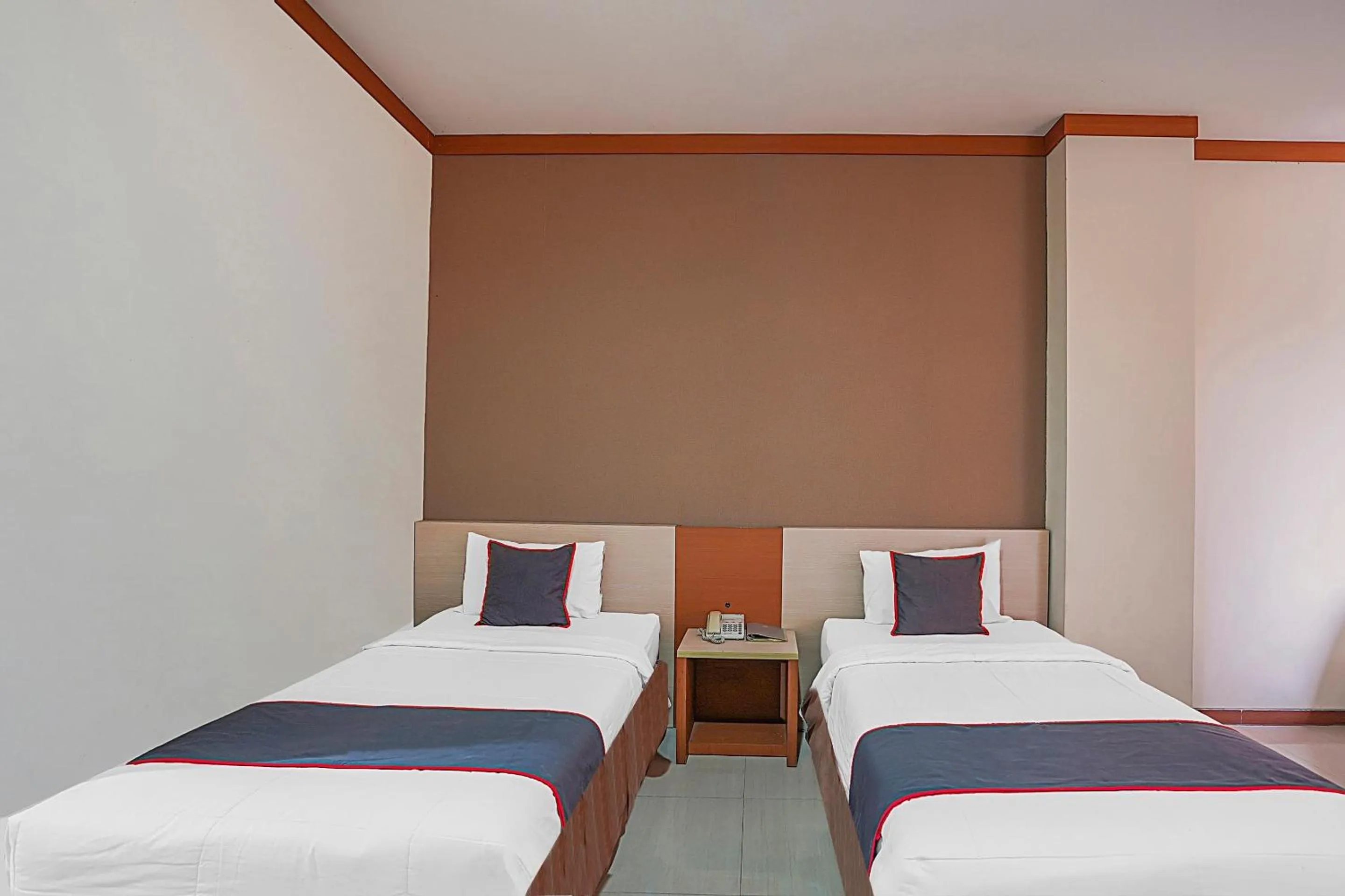 Bedroom, Bed in Collection O 90724 Hotel Sinar Sidoarjo