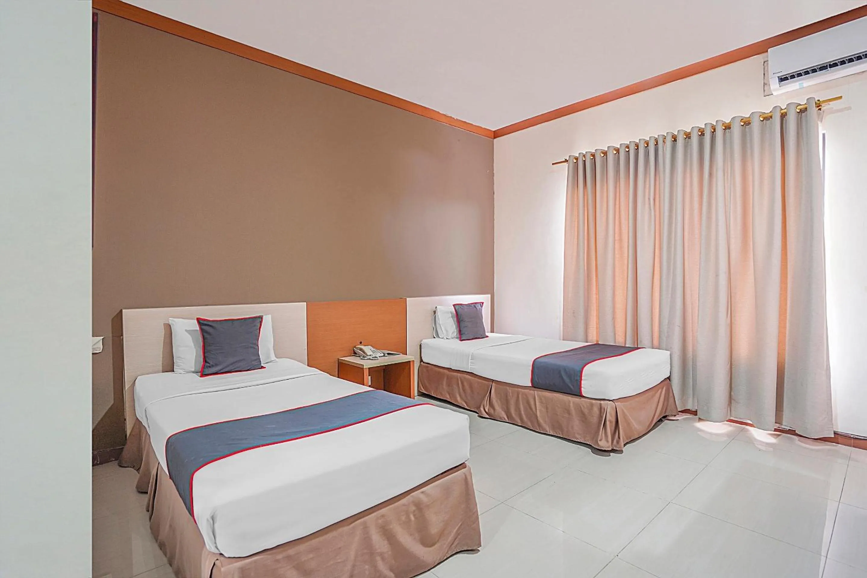 Bedroom, Bed in Collection O 90724 Hotel Sinar Sidoarjo