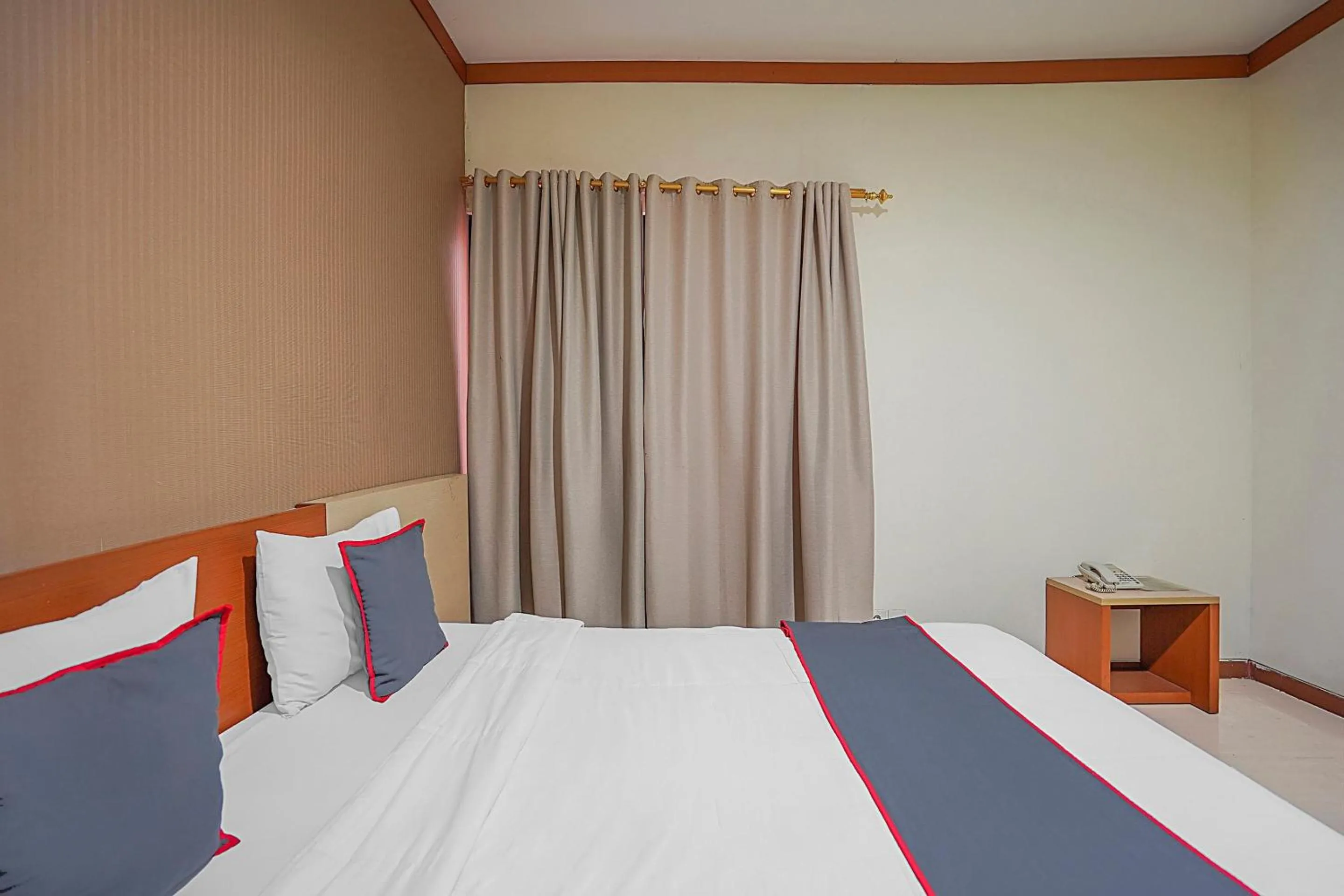 Bedroom, Bed in Collection O 90724 Hotel Sinar Sidoarjo