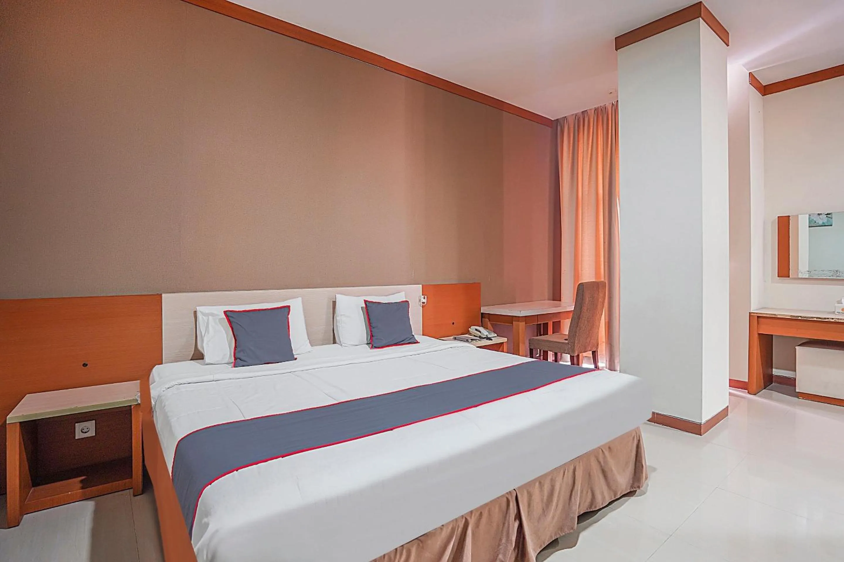 Bedroom, Bed in Collection O 90724 Hotel Sinar Sidoarjo