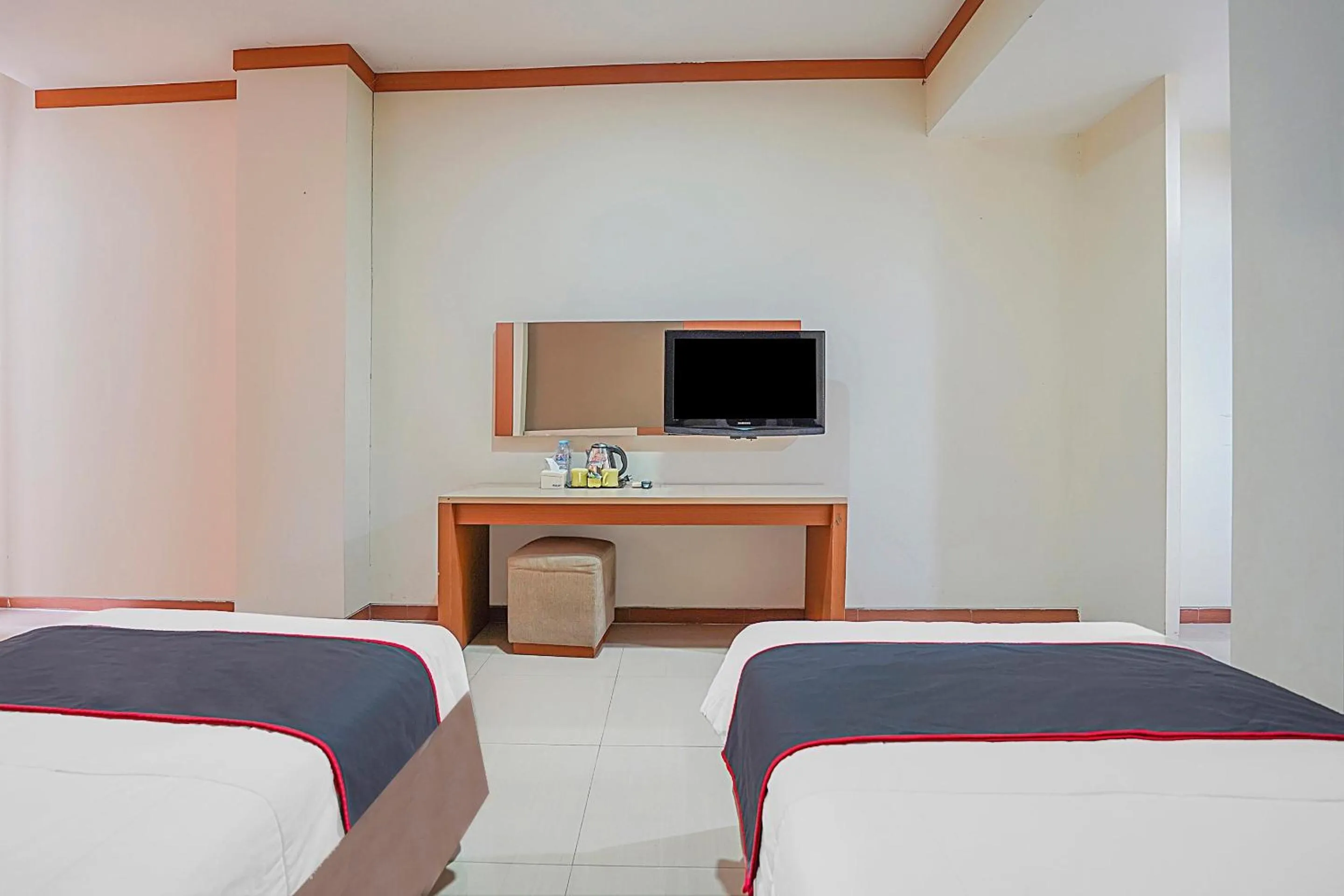 Bedroom, Bed in Collection O 90724 Hotel Sinar Sidoarjo