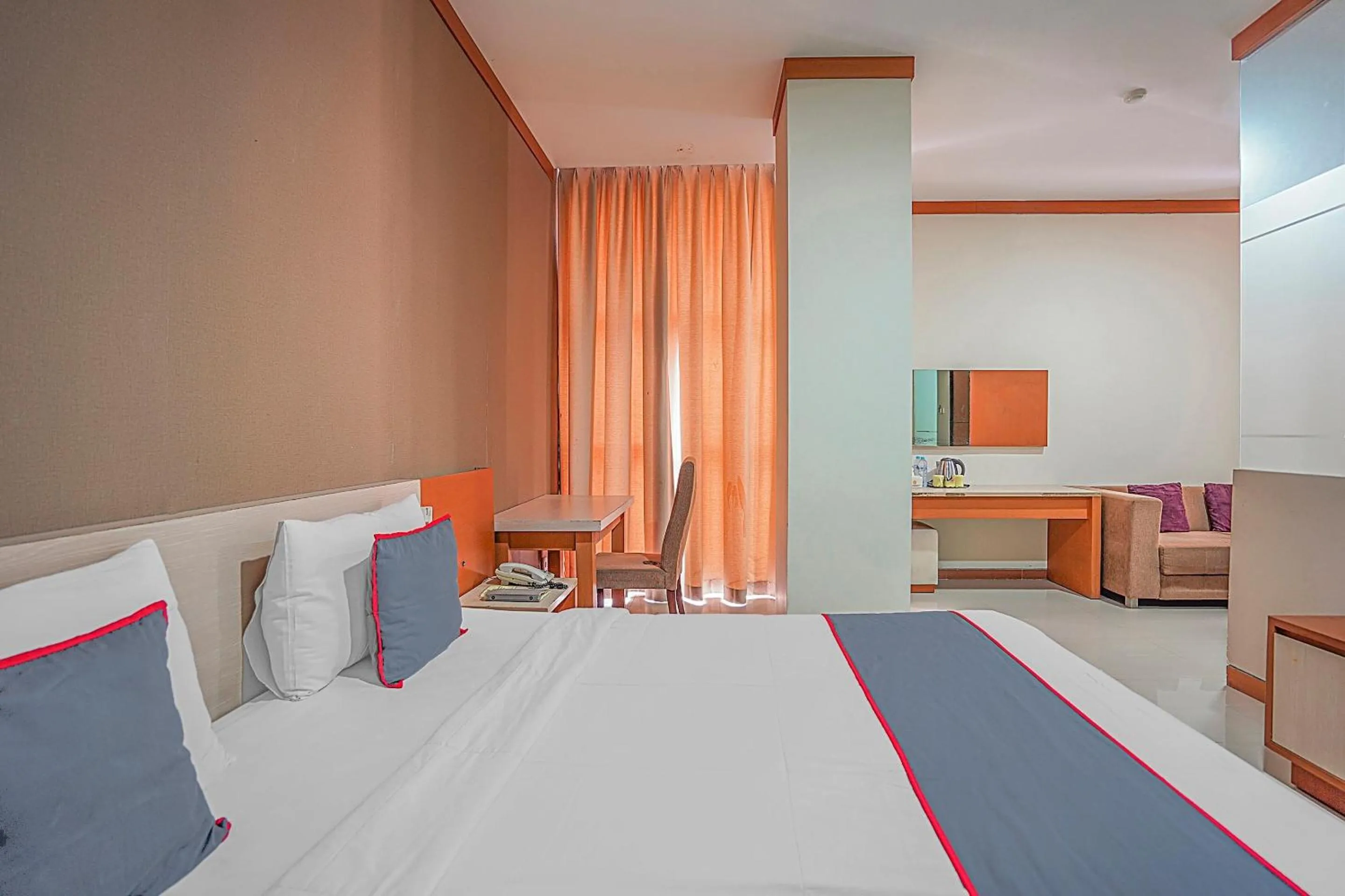 Bedroom, Bed in Collection O 90724 Hotel Sinar Sidoarjo