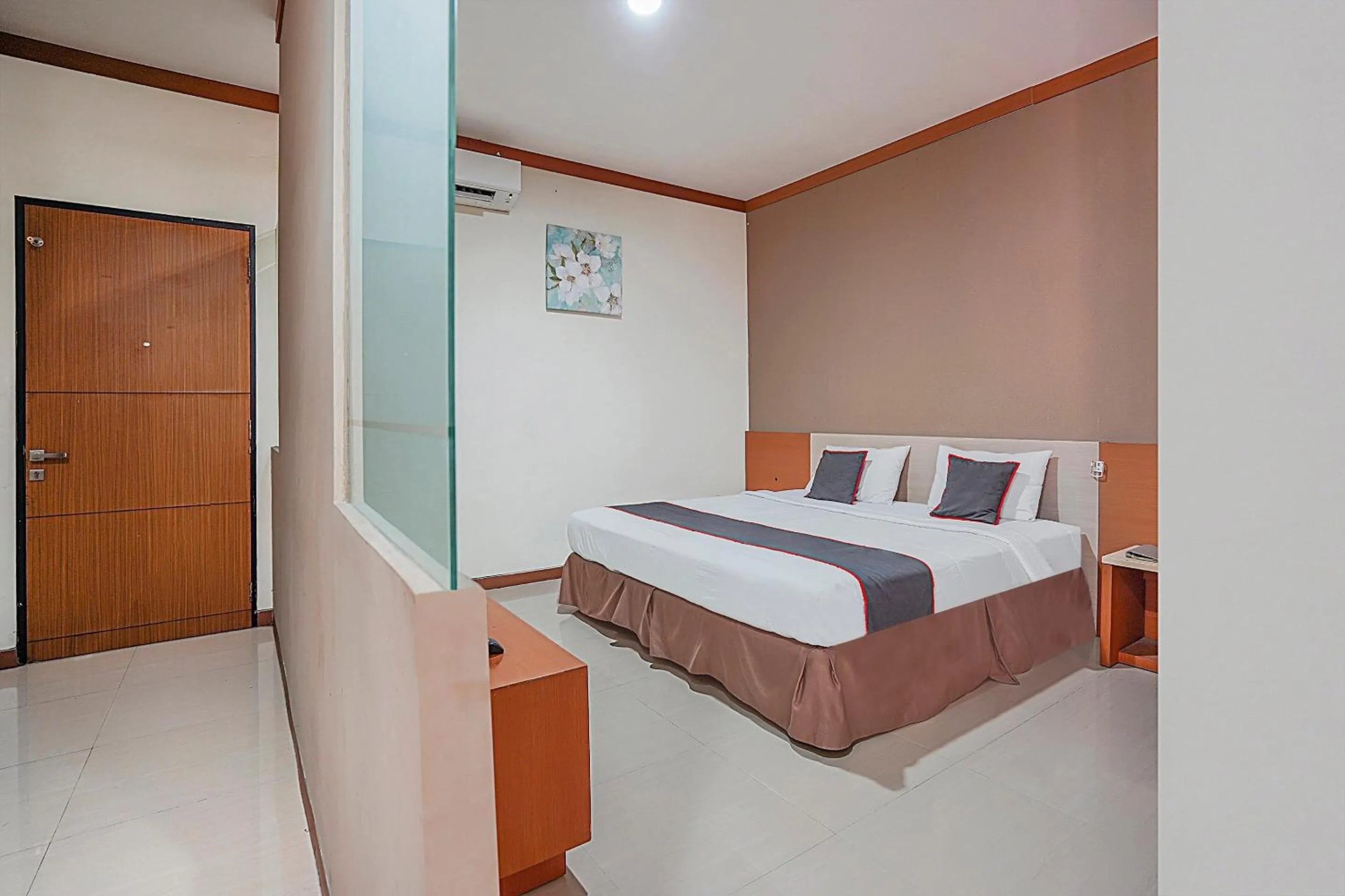 Bedroom, Bed in Collection O 90724 Hotel Sinar Sidoarjo