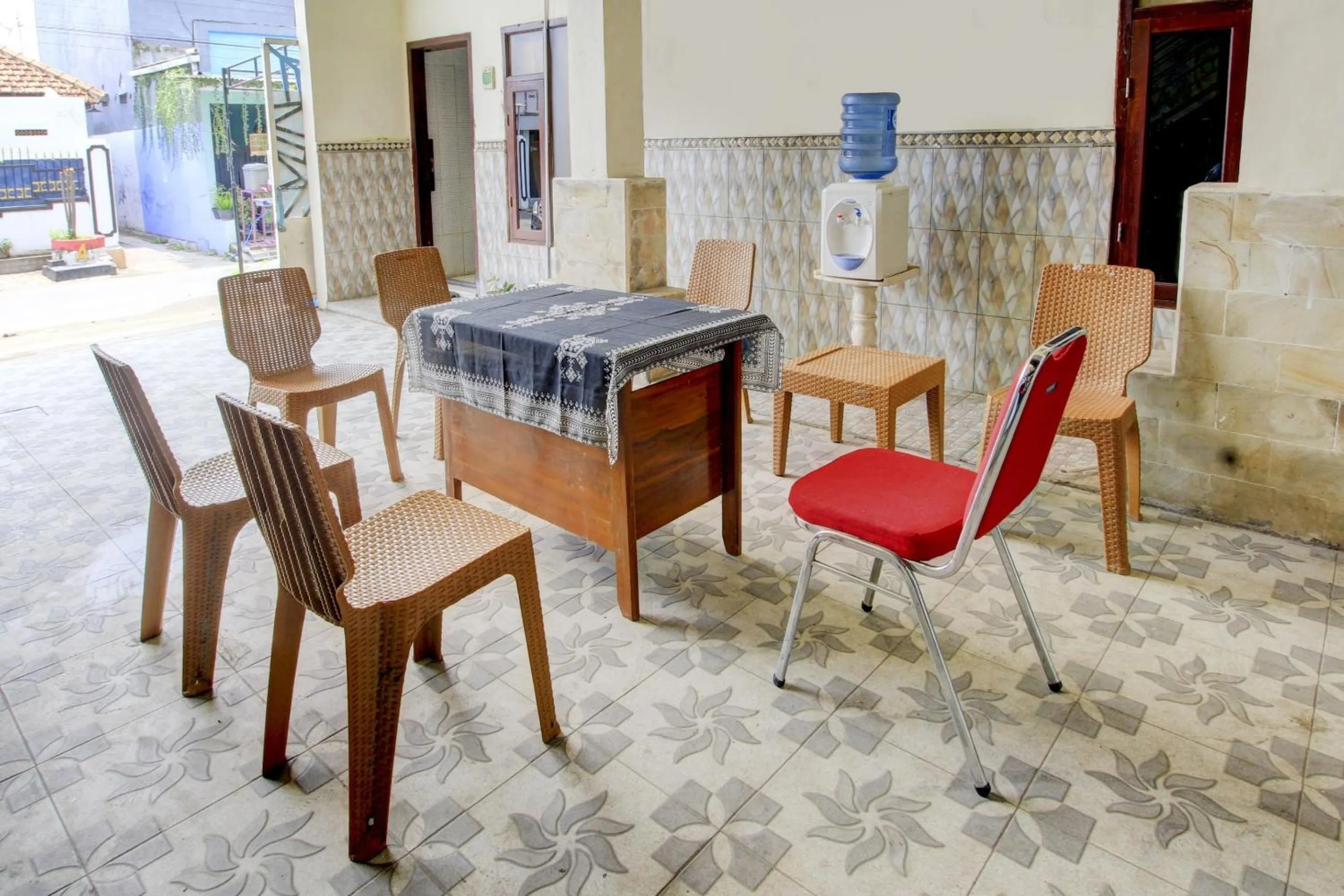 Lobby or reception in Hotel O Zeevanna Guest House Syariah