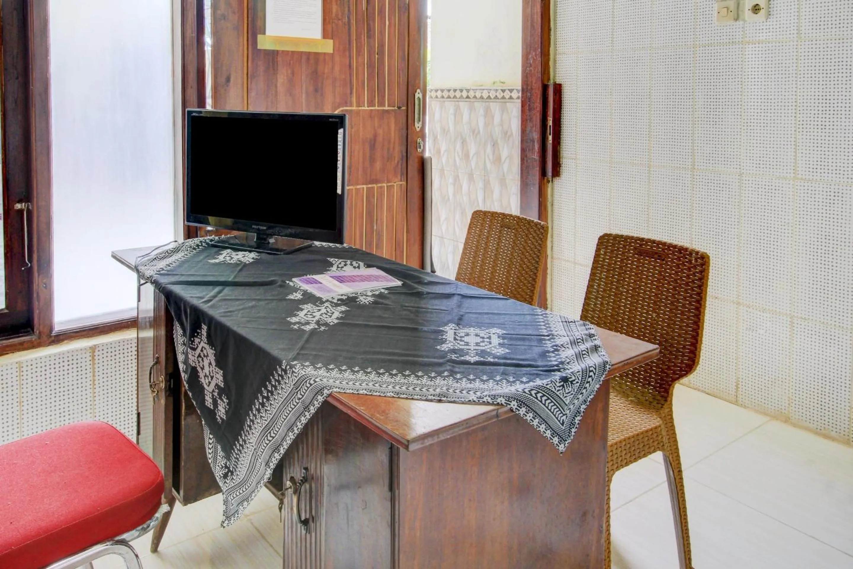 Lobby or reception in Hotel O Zeevanna Guest House Syariah