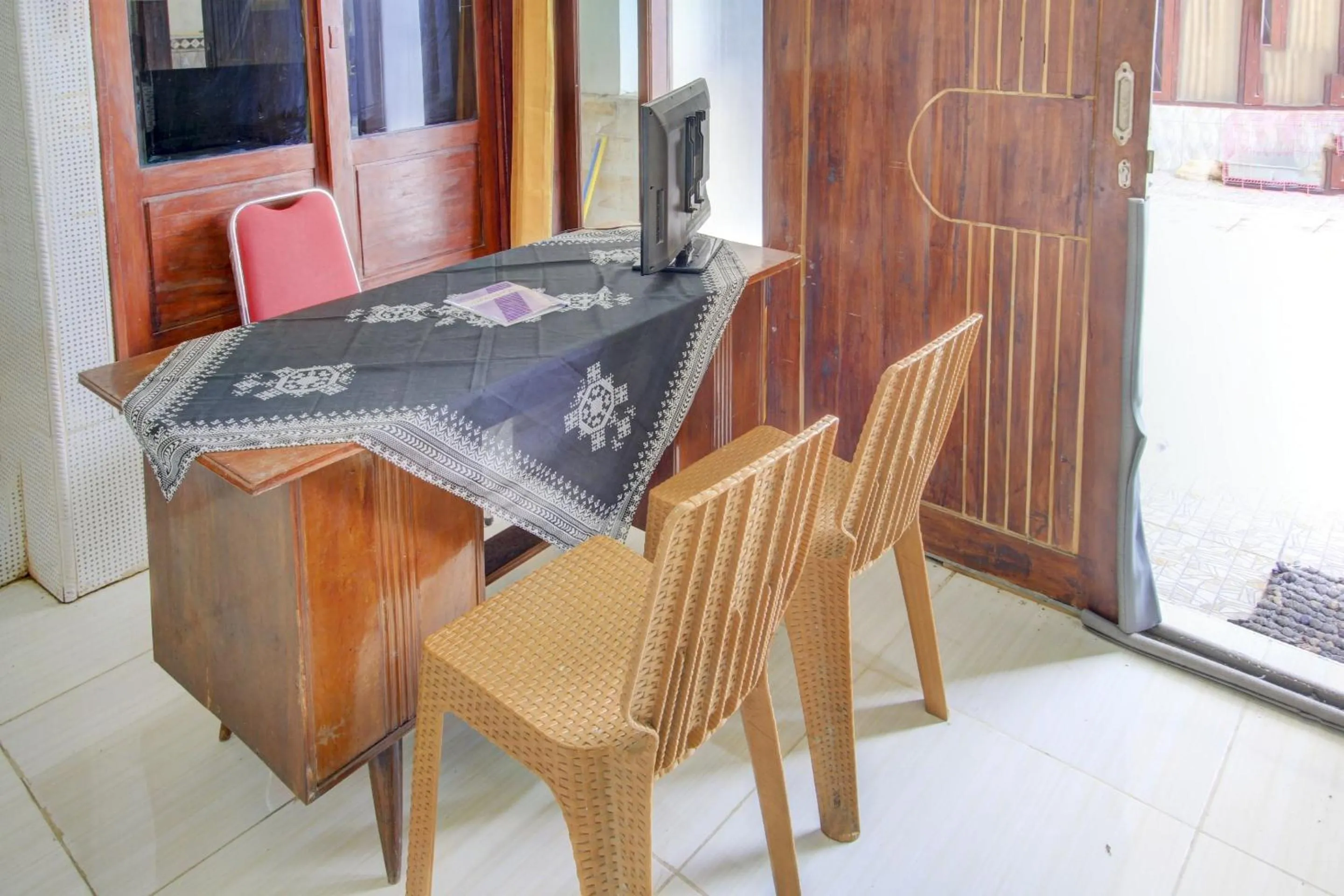 Lobby or reception in Hotel O Zeevanna Guest House Syariah