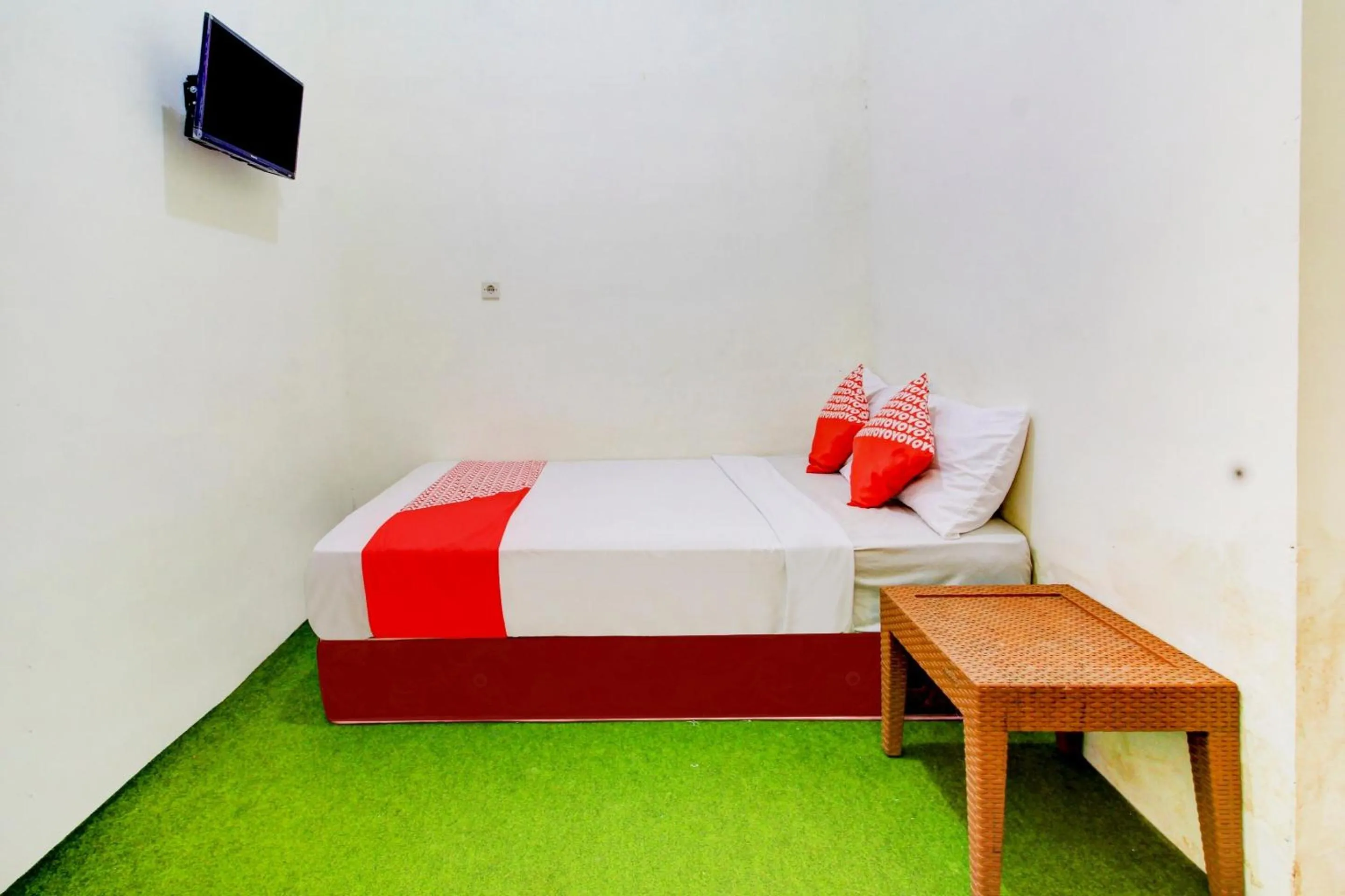 Bedroom in Hotel O Zeevanna Guest House Syariah