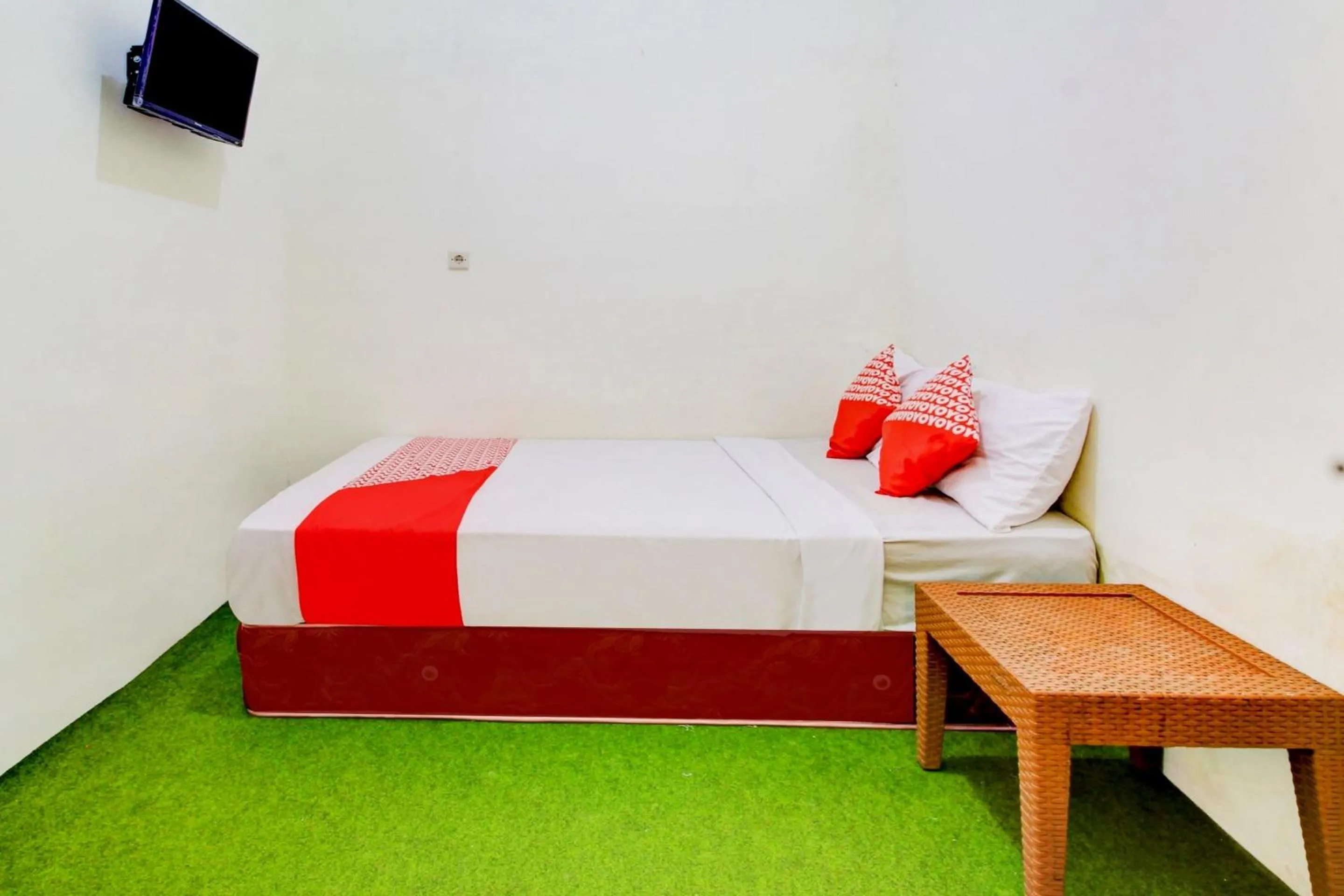 Bedroom in Hotel O Zeevanna Guest House Syariah