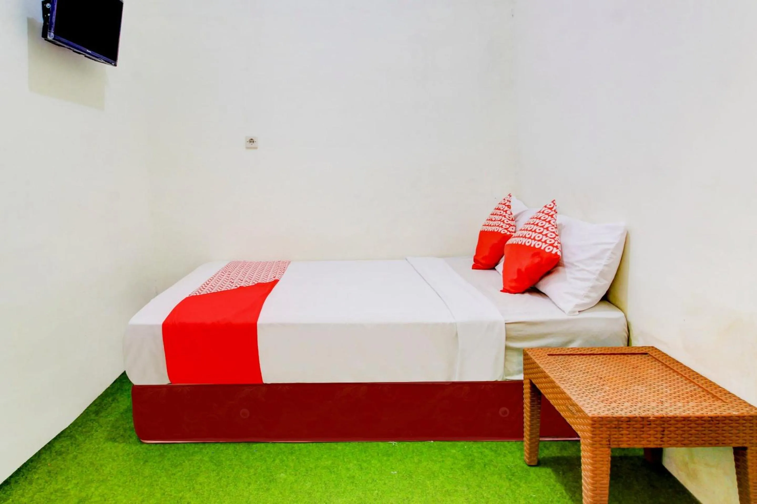 Bedroom in Hotel O Zeevanna Guest House Syariah