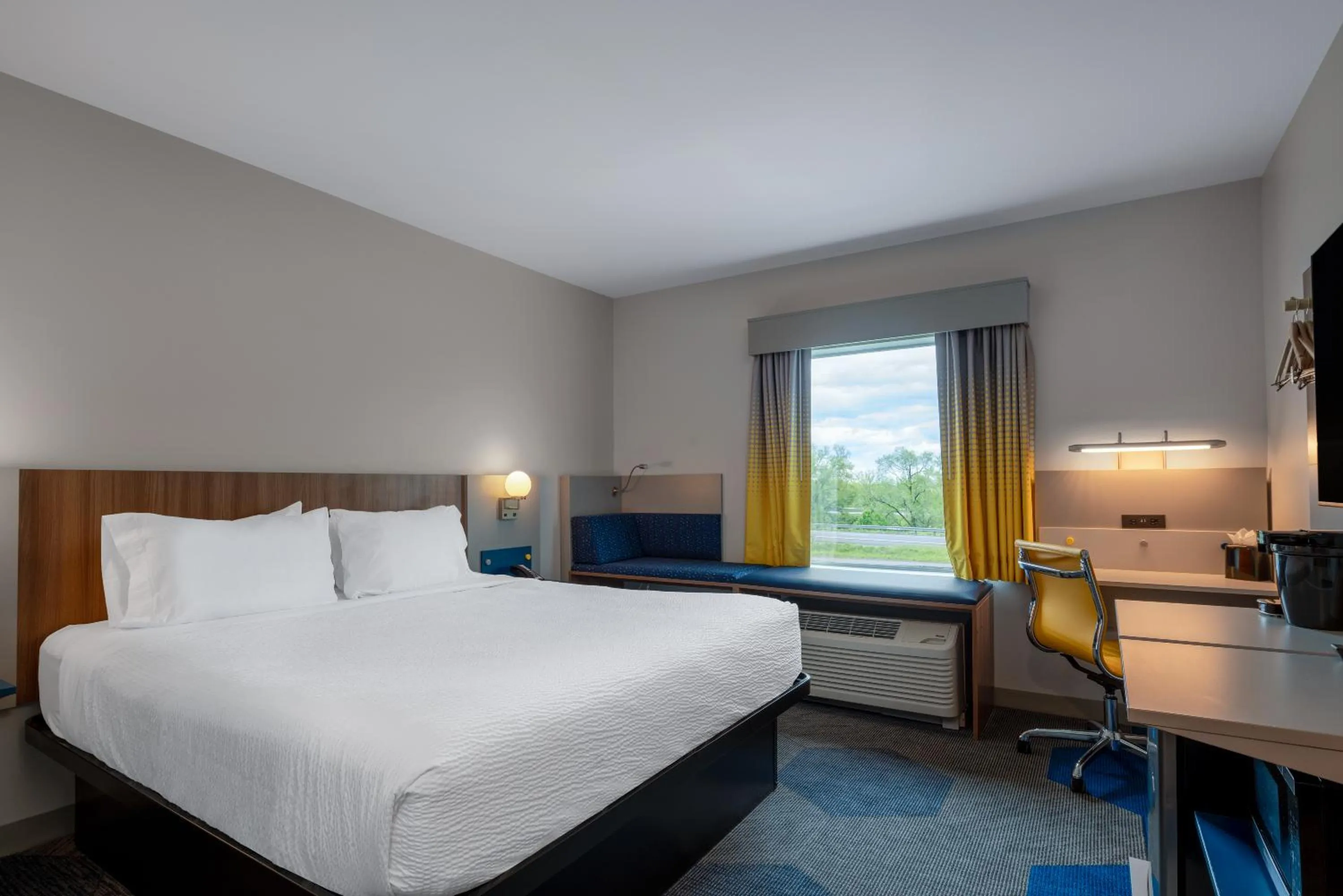 Bed in Microtel Inn & Suites by Wyndham Winchester