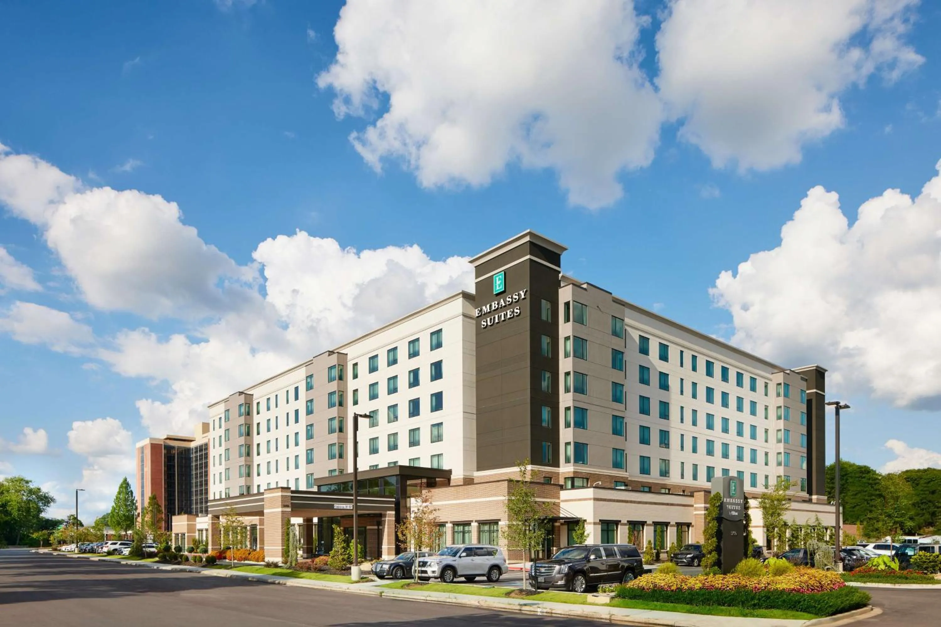 Property building in Embassy Suites By Hilton Atlanta Airport North
