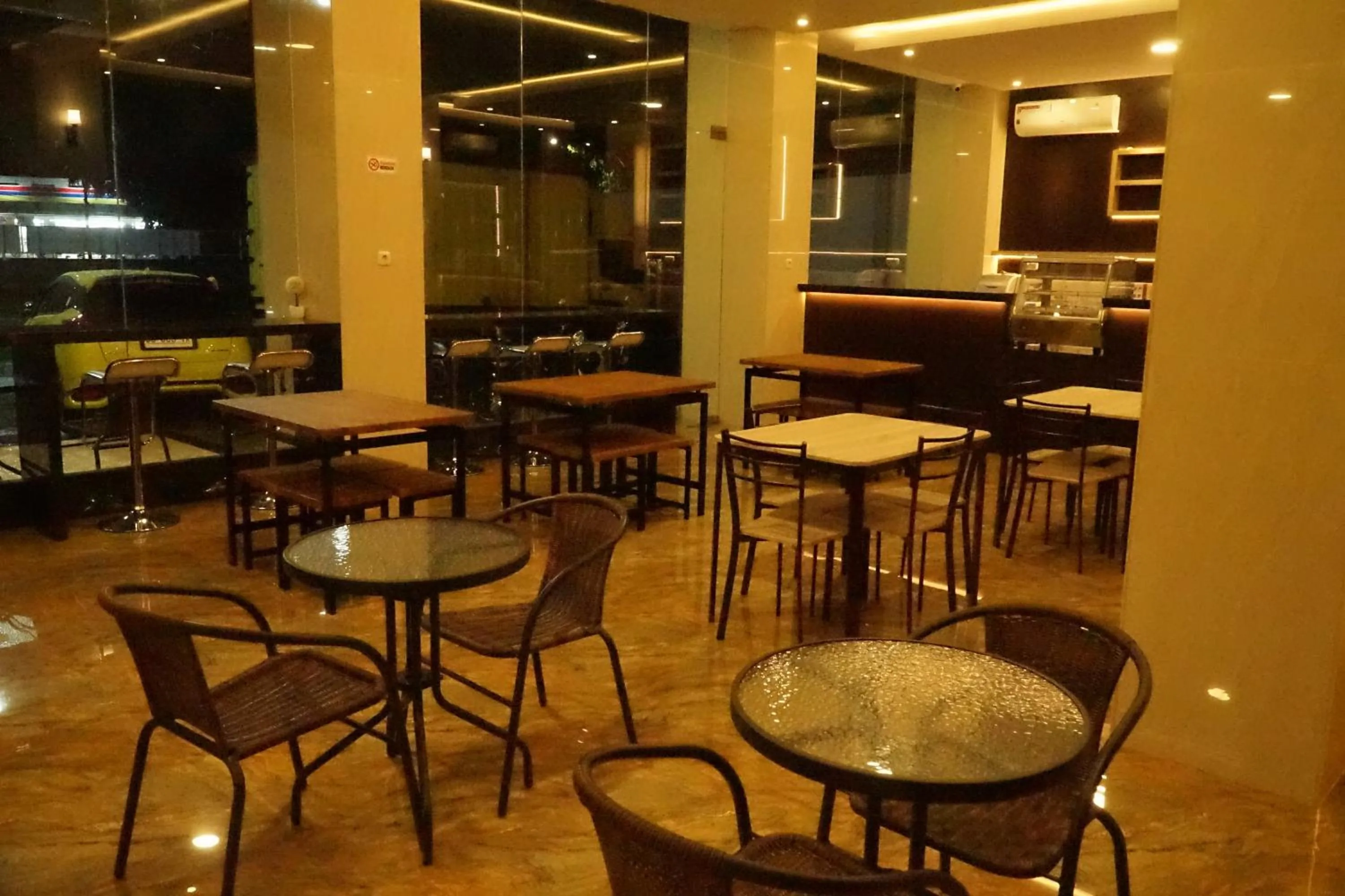 Restaurant/places to eat in Kirei Hotel