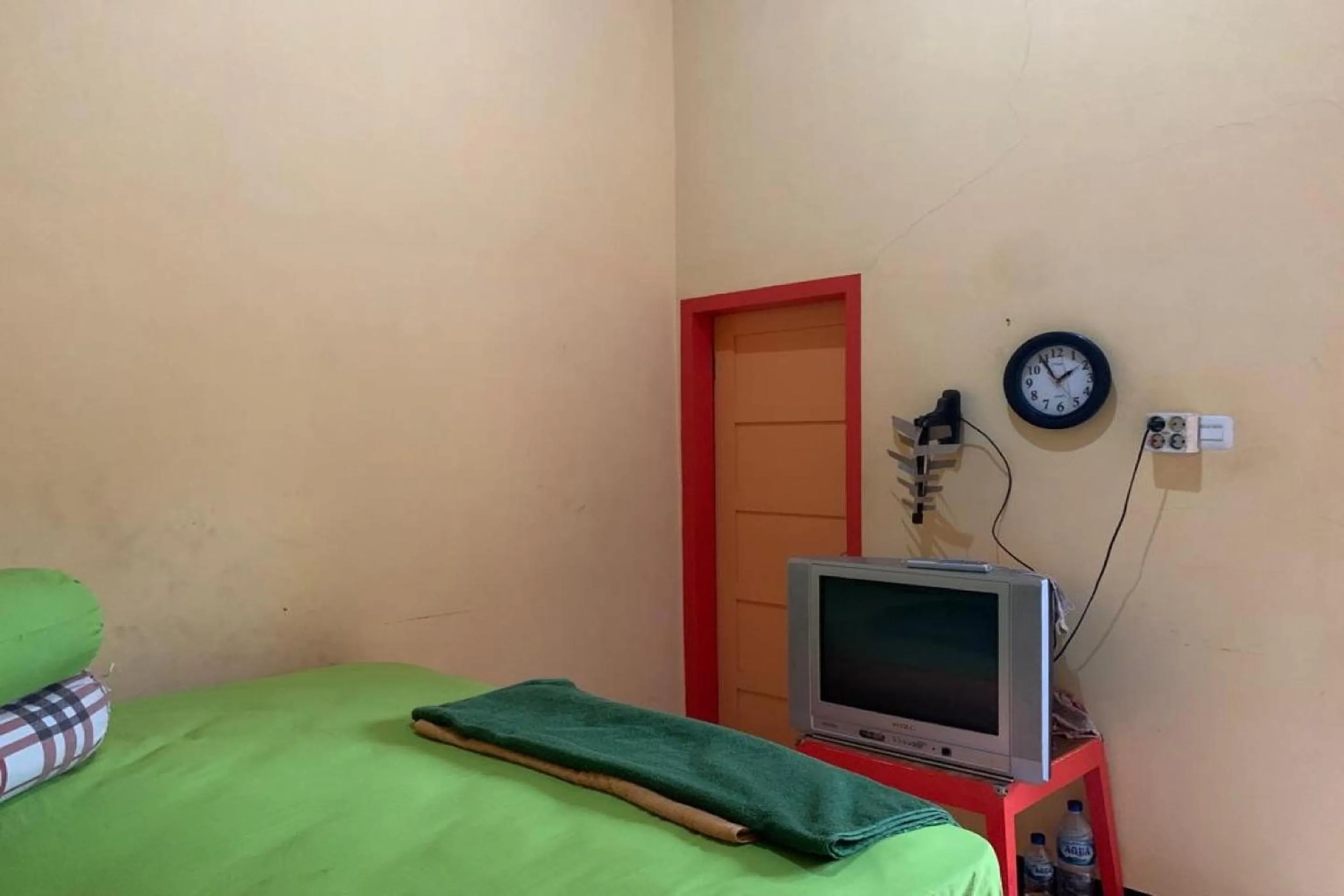 Bedroom, Bed in Hotel O Wisma Rima Melati