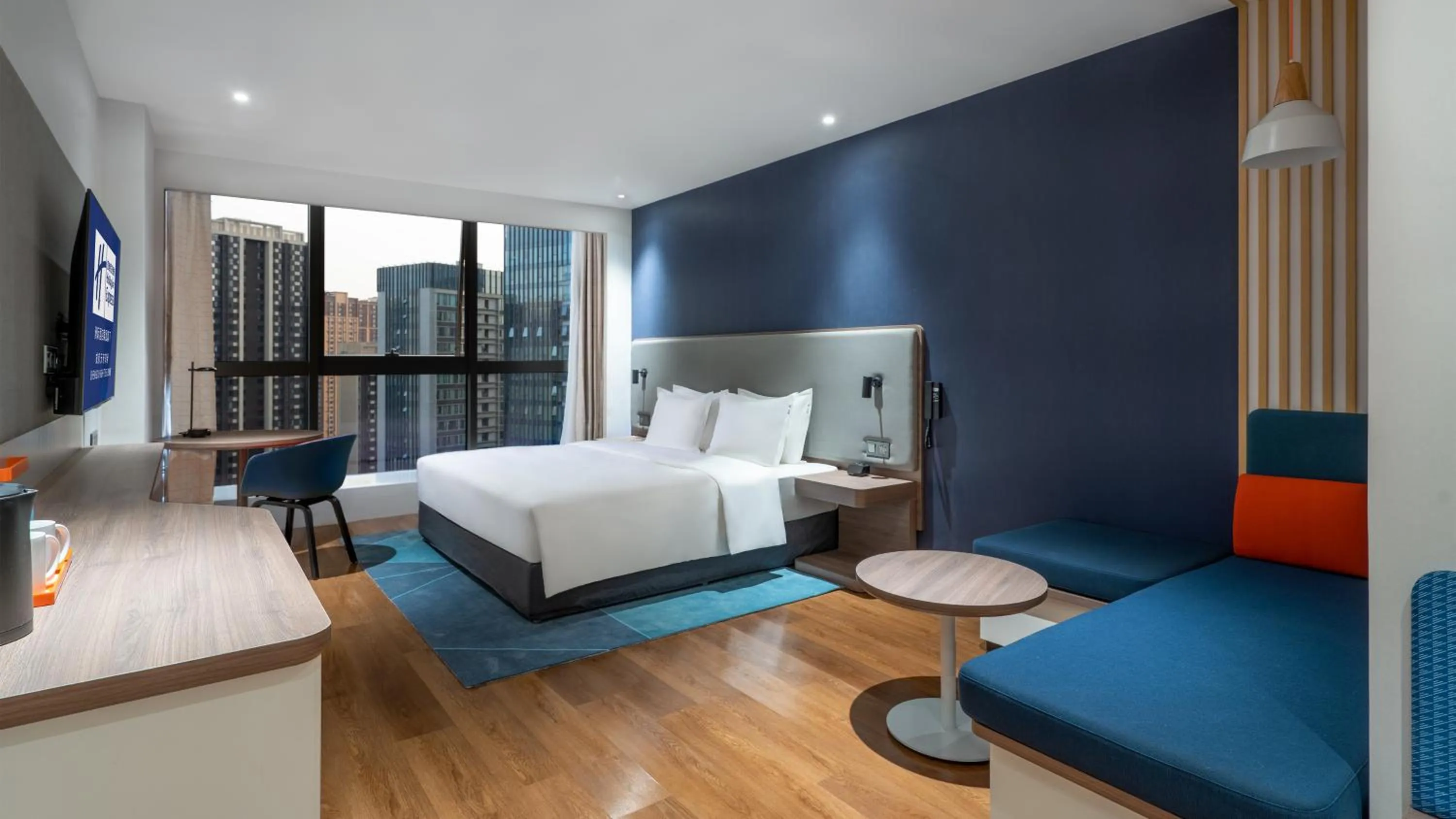 Photo of the whole room, Bed in Holiday Inn Express Chengdu High-Tech Zone